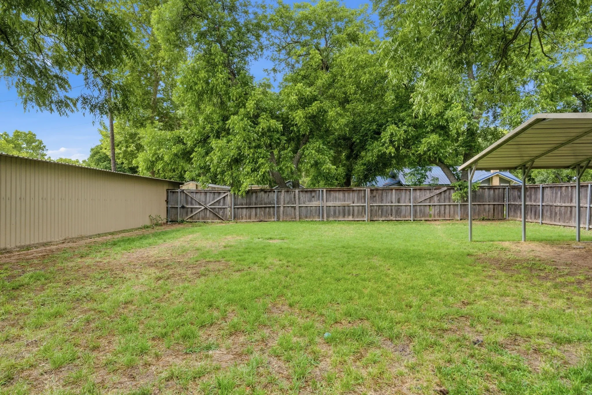 Single Family Residence For Sale in Comanche County , 525 S Austin Street, De Leon, Texas 76444, 2 Bedroom, 1 Bathroom, 1 Garage spaces, 988 Sqft, built in 1910, mls#21274328, Real Estate Agent in De Leon, Homes For Sale in Comanche county, Homes For Sale in De Leon, Realtor in De Leon Texas, Real Estate Brokerage Independent Realty Texas, Luminita Cordes Realtor