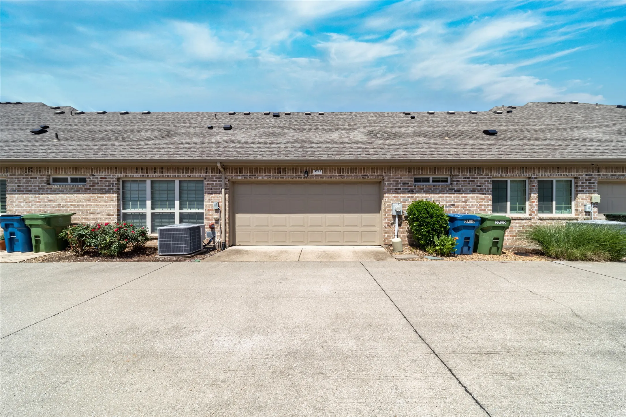 Townhouse For Sale in Collin County , 5715 Hummingbird Lane, Fairview, Texas 75069, 2 Bedroom, 2 Bathroom, 2 Garage spaces, 1,265 Sqft, built in 2011, mls#21274283, Real Estate Agent in Fairview, Homes For Sale in Collin county, Homes For Sale in Fairview, Realtor in Fairview Texas, Real Estate Brokerage Independent Realty Texas, Luminita Cordes Realtor