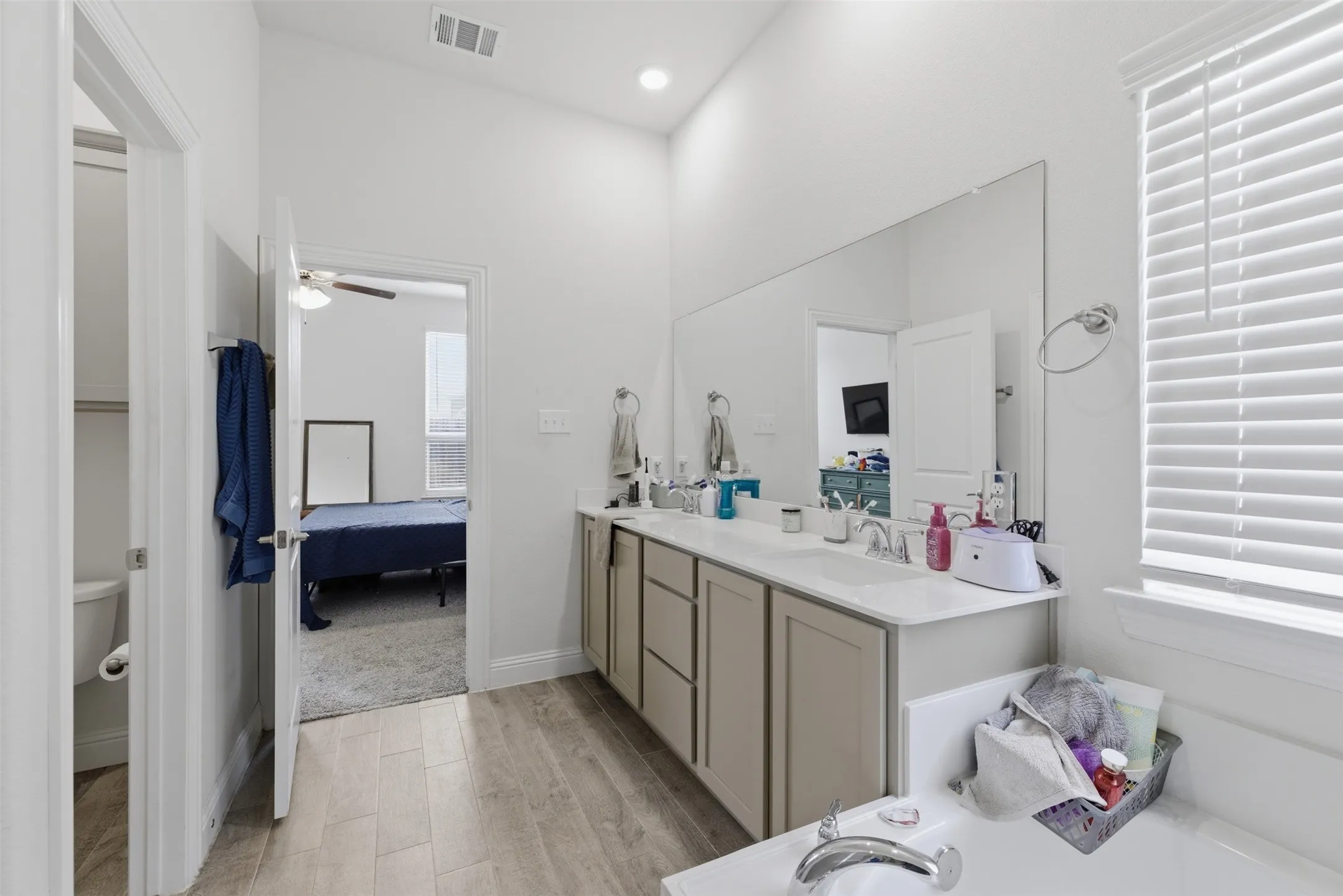 Single Family Residence For Sale in Denton County , 10916 Glover Lane, Aubrey, Texas 76227, 4 Bedroom, 3 Bathroom, 3 Garage spaces, 2,510 Sqft, built in 2021, mls#21273844, Real Estate Agent in Aubrey, Homes For Sale in Denton county, Homes For Sale in Aubrey, Realtor in Aubrey Texas, Real Estate Brokerage Independent Realty Texas, Luminita Cordes Realtor
