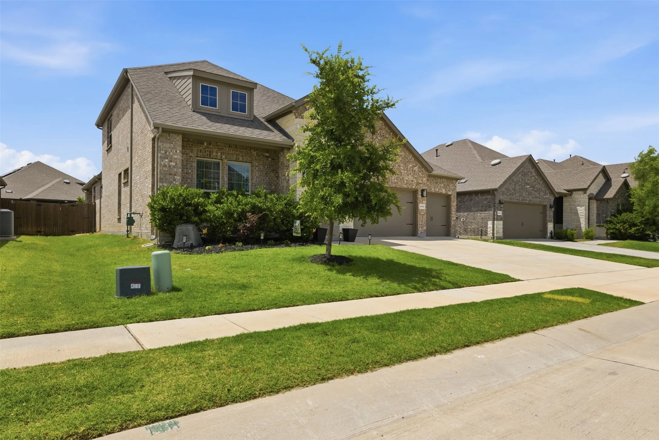 Single Family Residence For Sale in Denton County , 10916 Glover Lane, Aubrey, Texas 76227, 4 Bedroom, 3 Bathroom, 3 Garage spaces, 2,510 Sqft, built in 2021, mls#21273844, Real Estate Agent in Aubrey, Homes For Sale in Denton county, Homes For Sale in Aubrey, Realtor in Aubrey Texas, Real Estate Brokerage Independent Realty Texas, Luminita Cordes Realtor