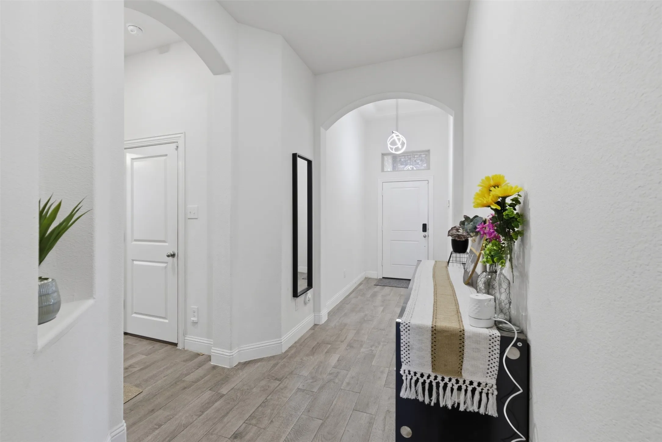 Single Family Residence For Sale in Denton County , 10916 Glover Lane, Aubrey, Texas 76227, 4 Bedroom, 3 Bathroom, 3 Garage spaces, 2,510 Sqft, built in 2021, mls#21273844, Real Estate Agent in Aubrey, Homes For Sale in Denton county, Homes For Sale in Aubrey, Realtor in Aubrey Texas, Real Estate Brokerage Independent Realty Texas, Luminita Cordes Realtor