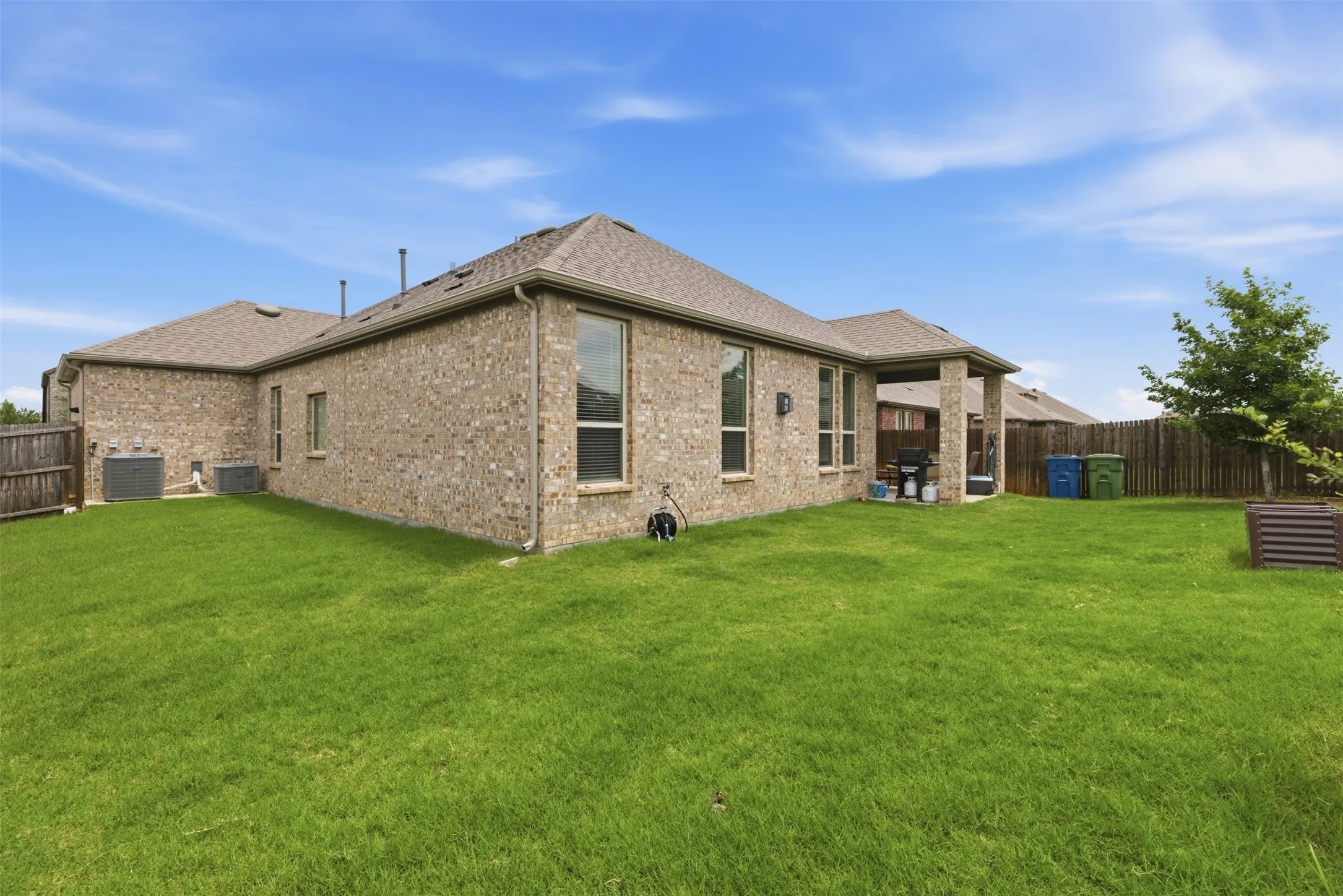 Single Family Residence For Sale in Denton County , 10916 Glover Lane, Aubrey, Texas 76227, 4 Bedroom, 3 Bathroom, 3 Garage spaces, 2,510 Sqft, built in 2021, mls#21273844, Real Estate Agent in Aubrey, Homes For Sale in Denton county, Homes For Sale in Aubrey, Realtor in Aubrey Texas, Real Estate Brokerage Independent Realty Texas, Luminita Cordes Realtor