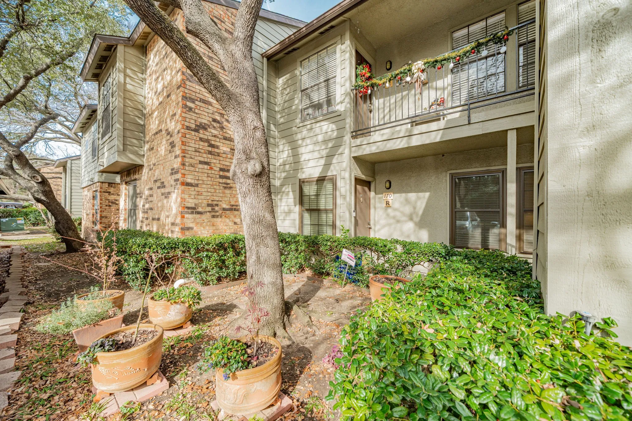 Condominium For Rent in Dallas County , 5335 Bent Tree Forest Drive 170, Dallas, Texas 75248, 2 Bedroom, 2 Bathroom, Garage spaces, 1,137 Sqft, built in 1981, mls#21274481, Real Estate Agent in Dallas, Homes For Rent in Dallas county, Homes For Rent in Dallas, Realtor in Dallas Texas, Real Estate Brokerage Independent Realty Texas, Luminita Cordes Realtor