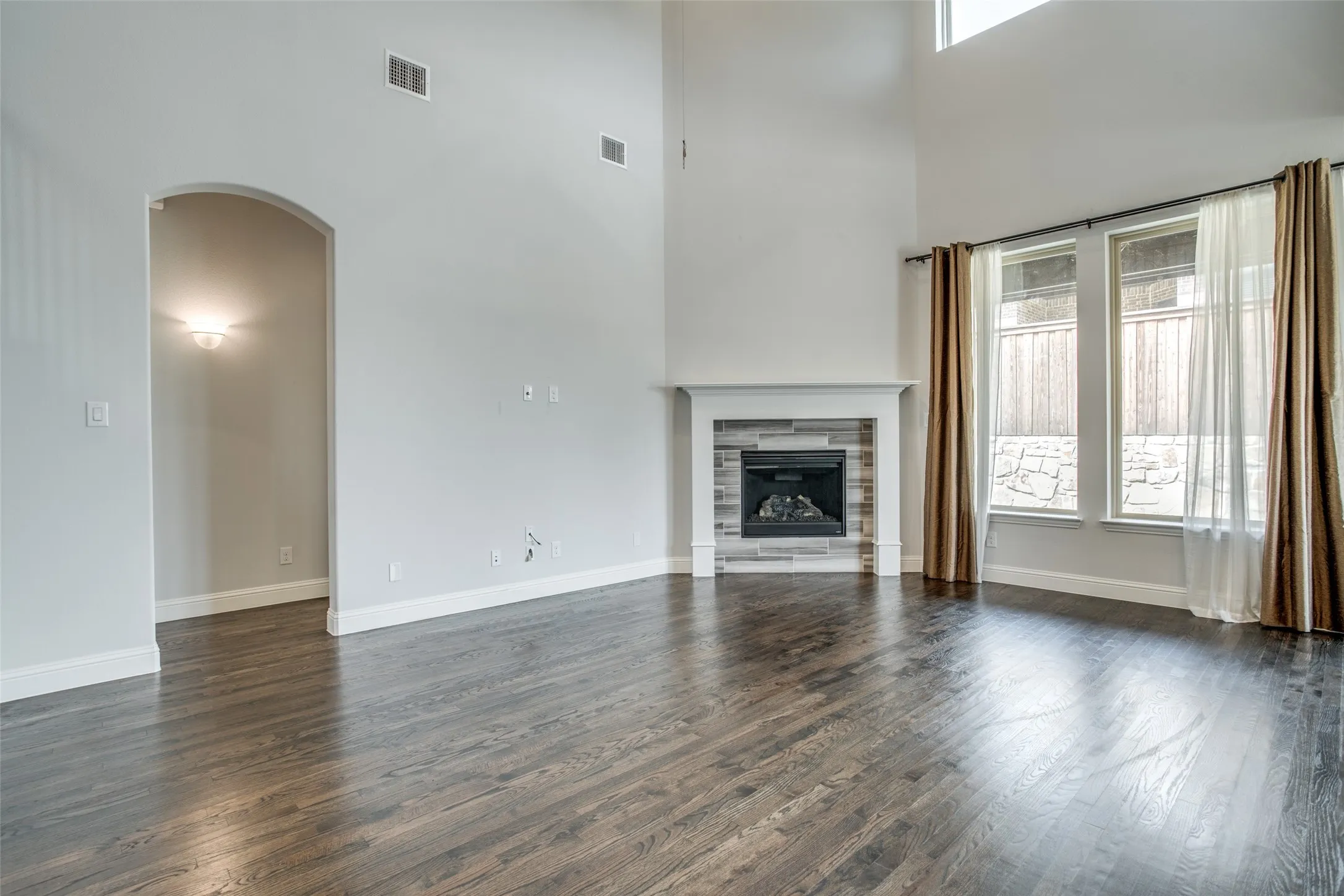 Single Family Residence For Sale in Dallas County , 7915 Pimlico Drive, Irving, Texas 75063, 4 Bedroom, 3 Bathroom, 2 Garage spaces, 2,908 Sqft, built in 2017, mls#21274635, Real Estate Agent in Irving, Homes For Sale in Dallas county, Homes For Sale in Irving, Realtor in Irving Texas, Real Estate Brokerage Independent Realty Texas, Luminita Cordes Realtor