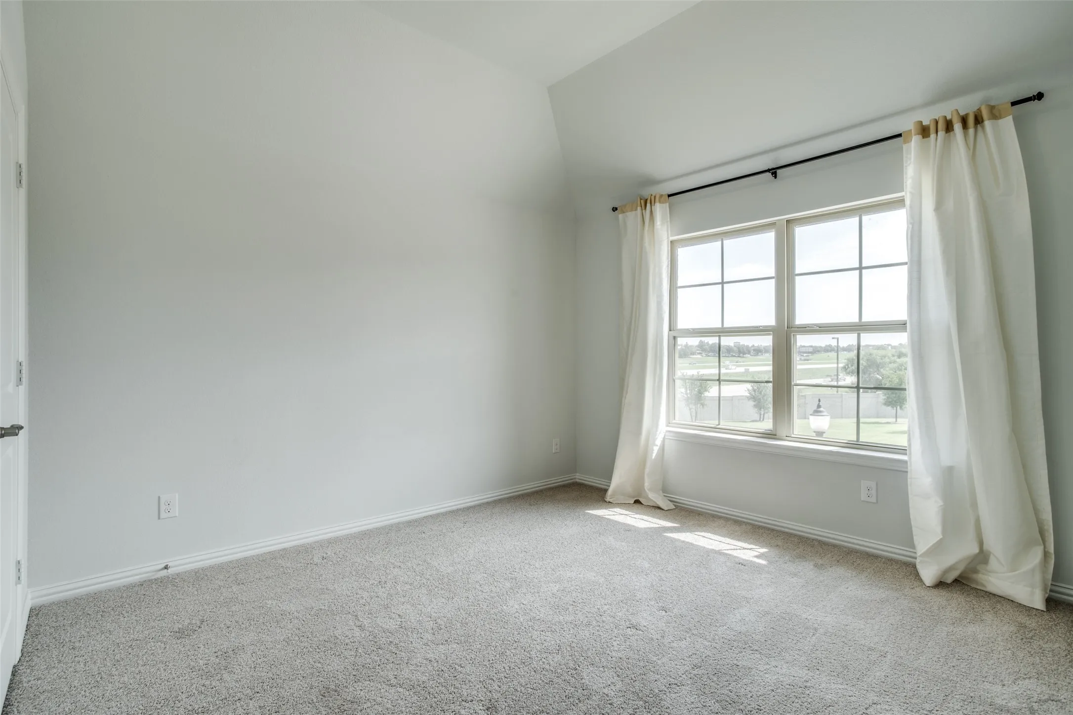 Single Family Residence For Sale in Dallas County , 7915 Pimlico Drive, Irving, Texas 75063, 4 Bedroom, 3 Bathroom, 2 Garage spaces, 2,908 Sqft, built in 2017, mls#21274635, Real Estate Agent in Irving, Homes For Sale in Dallas county, Homes For Sale in Irving, Realtor in Irving Texas, Real Estate Brokerage Independent Realty Texas, Luminita Cordes Realtor