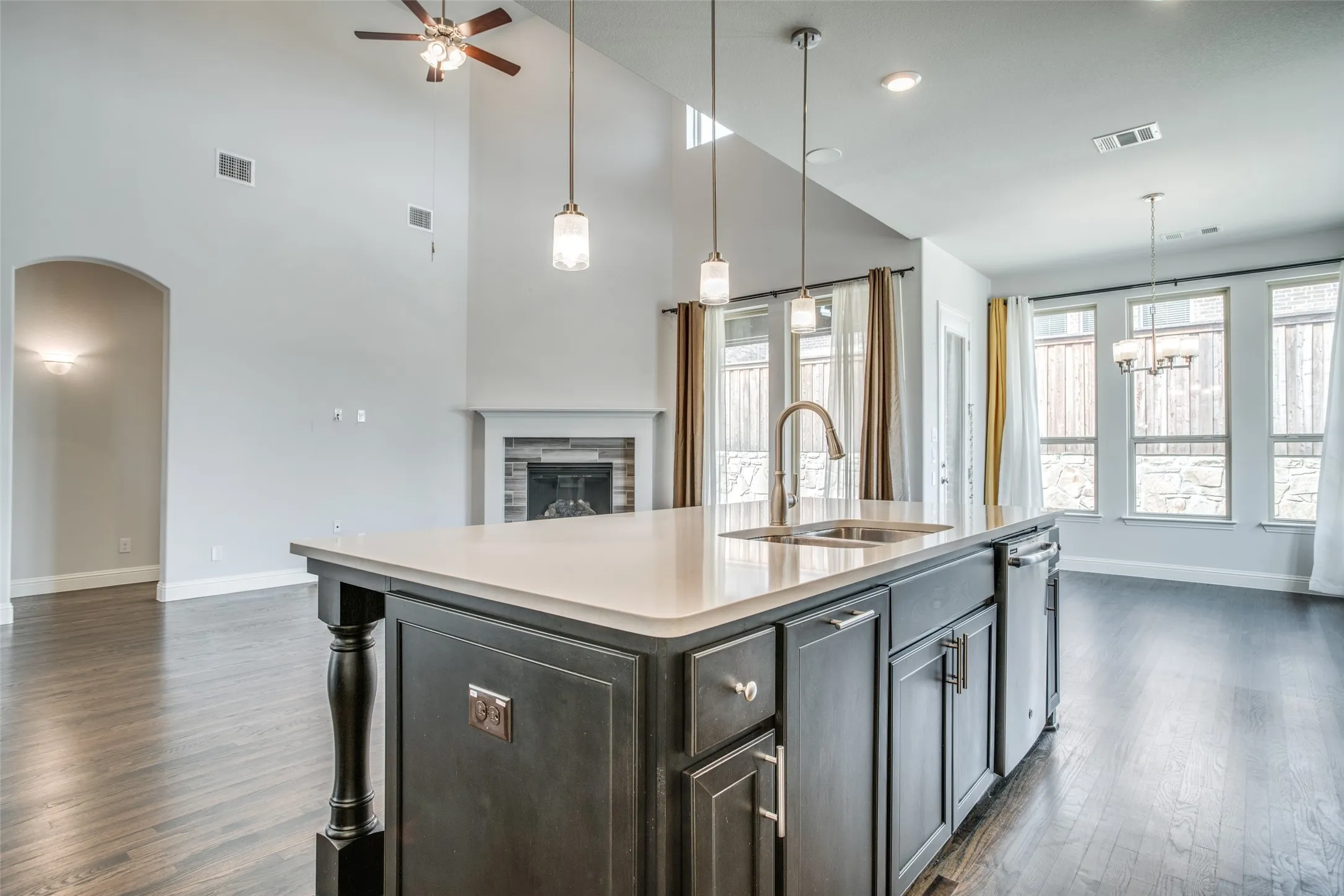 Single Family Residence For Sale in Dallas County , 7915 Pimlico Drive, Irving, Texas 75063, 4 Bedroom, 3 Bathroom, 2 Garage spaces, 2,908 Sqft, built in 2017, mls#21274635, Real Estate Agent in Irving, Homes For Sale in Dallas county, Homes For Sale in Irving, Realtor in Irving Texas, Real Estate Brokerage Independent Realty Texas, Luminita Cordes Realtor