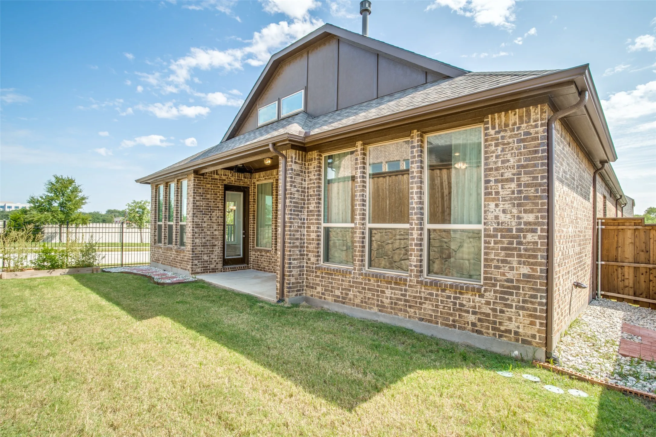 Single Family Residence For Sale in Dallas County , 7915 Pimlico Drive, Irving, Texas 75063, 4 Bedroom, 3 Bathroom, 2 Garage spaces, 2,908 Sqft, built in 2017, mls#21274635, Real Estate Agent in Irving, Homes For Sale in Dallas county, Homes For Sale in Irving, Realtor in Irving Texas, Real Estate Brokerage Independent Realty Texas, Luminita Cordes Realtor