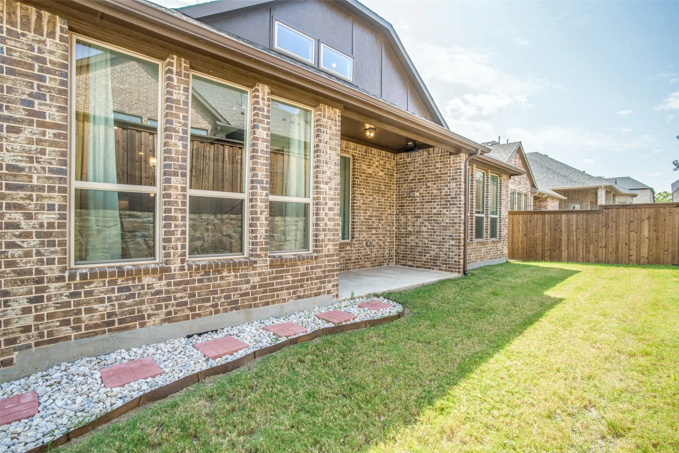 Single Family Residence For Sale in Dallas County , 7915 Pimlico Drive, Irving, Texas 75063, 4 Bedroom, 3 Bathroom, 2 Garage spaces, 2,908 Sqft, built in 2017, mls#21274635, Real Estate Agent in Irving, Homes For Sale in Dallas county, Homes For Sale in Irving, Realtor in Irving Texas, Real Estate Brokerage Independent Realty Texas, Luminita Cordes Realtor
