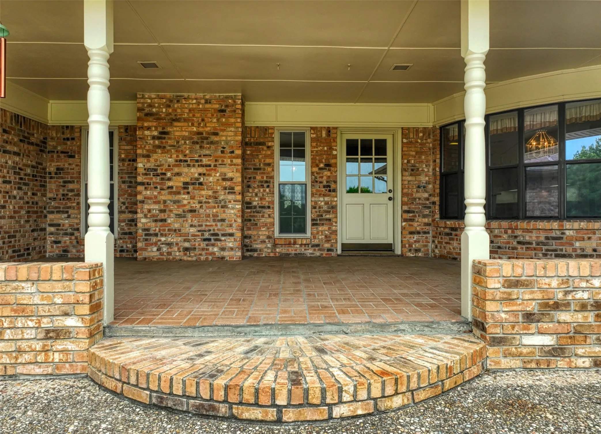 Single Family Residence For Sale in Ellis County , 1113 Mockingbird Circle, Ennis, Texas 75119, 4 Bedroom, 3 Bathroom, 3 Garage spaces, 3,338 Sqft, built in 1976, mls#21274496, Real Estate Agent in Ennis, Homes For Sale in Ellis county, Homes For Sale in Ennis, Realtor in Ennis Texas, Real Estate Brokerage Independent Realty Texas, Luminita Cordes Realtor