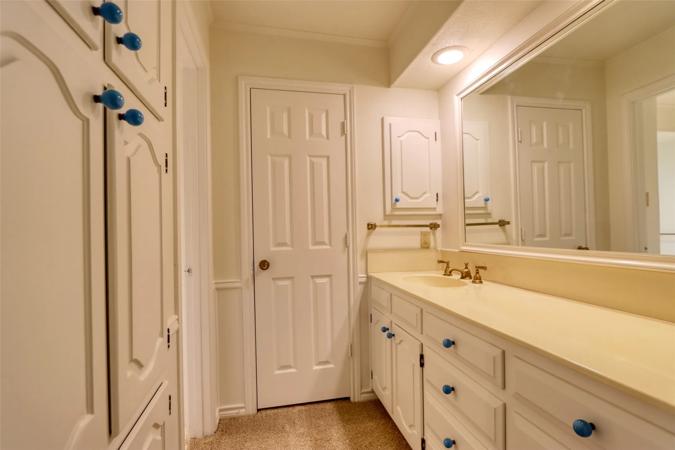 Single Family Residence For Sale in Ellis County , 1113 Mockingbird Circle, Ennis, Texas 75119, 4 Bedroom, 3 Bathroom, 3 Garage spaces, 3,338 Sqft, built in 1976, mls#21274496, Real Estate Agent in Ennis, Homes For Sale in Ellis county, Homes For Sale in Ennis, Realtor in Ennis Texas, Real Estate Brokerage Independent Realty Texas, Luminita Cordes Realtor