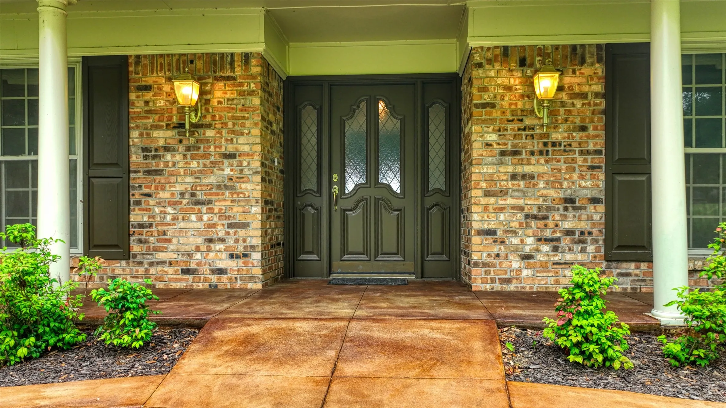 Single Family Residence For Sale in Ellis County , 1113 Mockingbird Circle, Ennis, Texas 75119, 4 Bedroom, 3 Bathroom, 3 Garage spaces, 3,338 Sqft, built in 1976, mls#21274496, Real Estate Agent in Ennis, Homes For Sale in Ellis county, Homes For Sale in Ennis, Realtor in Ennis Texas, Real Estate Brokerage Independent Realty Texas, Luminita Cordes Realtor