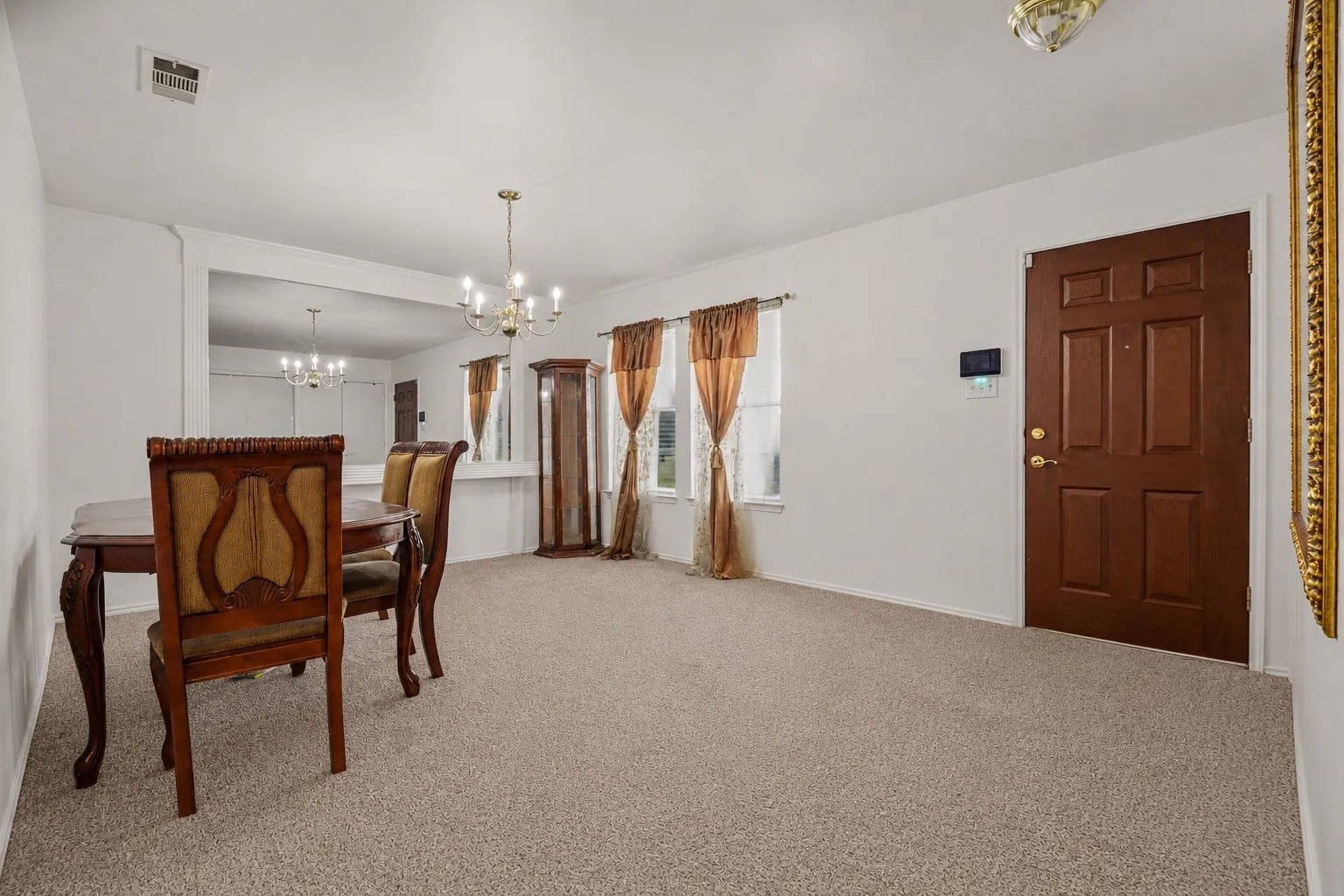 Single Family Residence For Sale in Kaufman County , 1005 Windsor Lane, Forney, Texas 75126, 4 Bedroom, 2 Bathroom, 2 Garage spaces, 1,689 Sqft, built in 2004, mls#21271173, Real Estate Agent in Forney, Homes For Sale in Kaufman county, Homes For Sale in Forney, Realtor in Forney Texas, Real Estate Brokerage Independent Realty Texas, Luminita Cordes Realtor