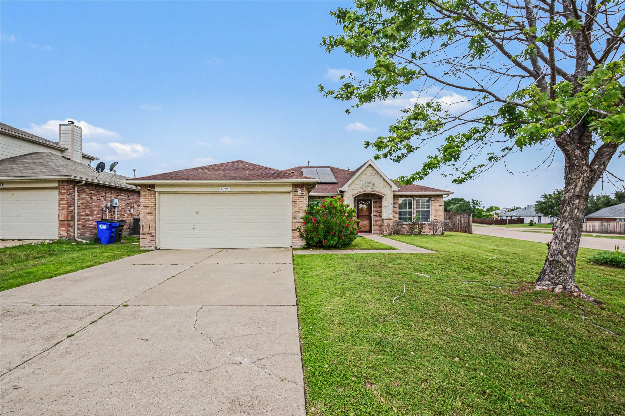 Single Family Residence For Sale in Kaufman County , 1005 Windsor Lane, Forney, Texas 75126, 4 Bedroom, 2 Bathroom, 2 Garage spaces, 1,689 Sqft, built in 2004, mls#21271173, Real Estate Agent in Forney, Homes For Sale in Kaufman county, Homes For Sale in Forney, Realtor in Forney Texas, Real Estate Brokerage Independent Realty Texas, Luminita Cordes Realtor