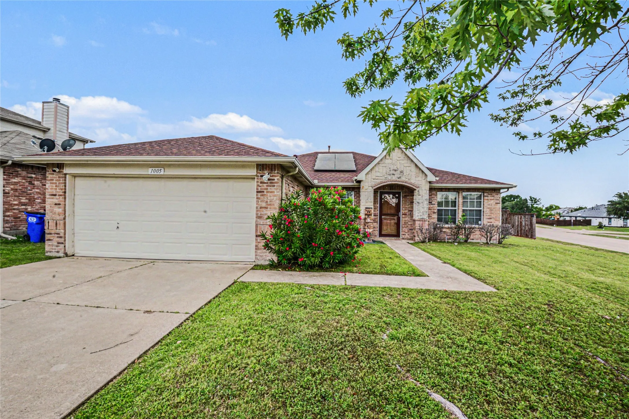 Single Family Residence For Sale in Kaufman County , 1005 Windsor Lane, Forney, Texas 75126, 4 Bedroom, 2 Bathroom, 2 Garage spaces, 1,689 Sqft, built in 2004, mls#21271173, Real Estate Agent in Forney, Homes For Sale in Kaufman county, Homes For Sale in Forney, Realtor in Forney Texas, Real Estate Brokerage Independent Realty Texas, Luminita Cordes Realtor