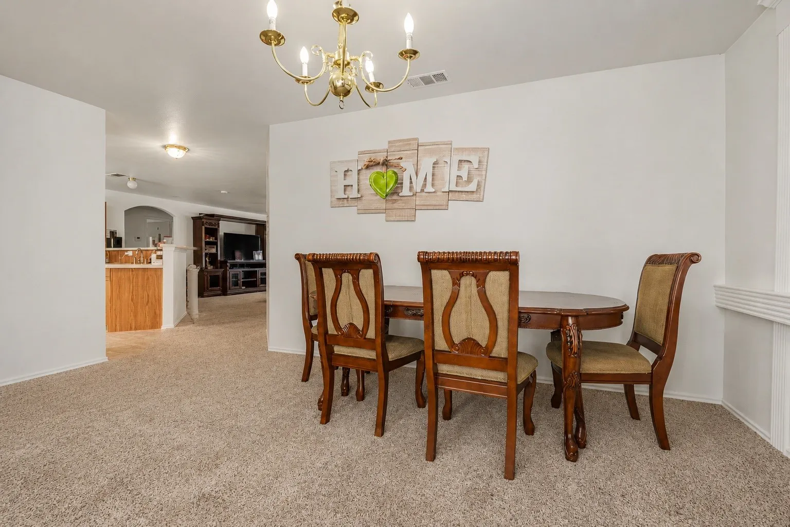 Single Family Residence For Sale in Kaufman County , 1005 Windsor Lane, Forney, Texas 75126, 4 Bedroom, 2 Bathroom, 2 Garage spaces, 1,689 Sqft, built in 2004, mls#21271173, Real Estate Agent in Forney, Homes For Sale in Kaufman county, Homes For Sale in Forney, Realtor in Forney Texas, Real Estate Brokerage Independent Realty Texas, Luminita Cordes Realtor