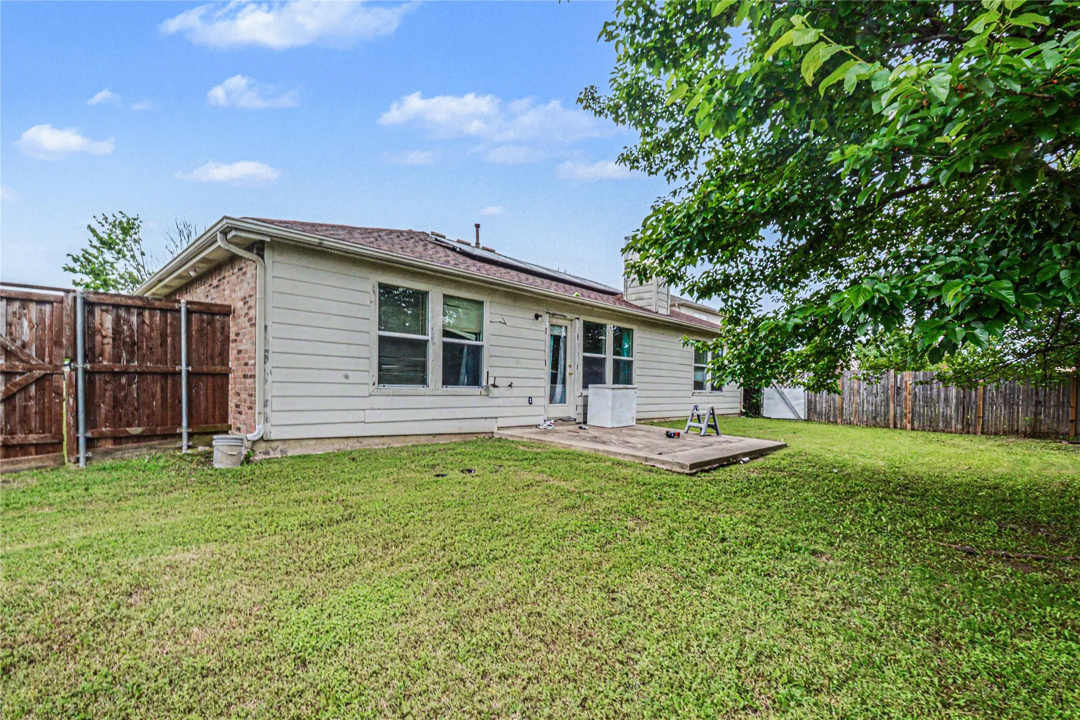 Single Family Residence For Sale in Kaufman County , 1005 Windsor Lane, Forney, Texas 75126, 4 Bedroom, 2 Bathroom, 2 Garage spaces, 1,689 Sqft, built in 2004, mls#21271173, Real Estate Agent in Forney, Homes For Sale in Kaufman county, Homes For Sale in Forney, Realtor in Forney Texas, Real Estate Brokerage Independent Realty Texas, Luminita Cordes Realtor