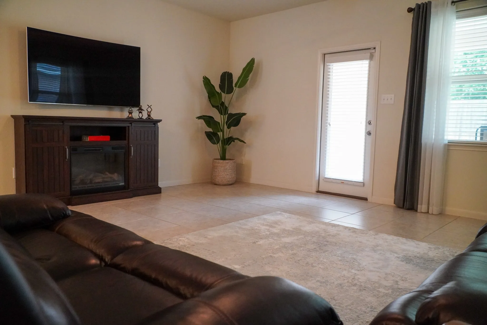 Single Family Residence For Sale in Tarrant County , 13624 Helix Bridge Way, Crowley, Texas 76036, 3 Bedrooms, 2 Bathrooms, Garage spaces, 1,939 Sqft, built in 2017, Price $300,000, mls#21274665, Real Estate Agent in Crowley, Homes For Sale in Tarrant county, Homes For Sale in Crowley, Realtor in Crowley Texas, Real Estate Brokerage Independent Realty Texas, Luminita Cordes Realtor