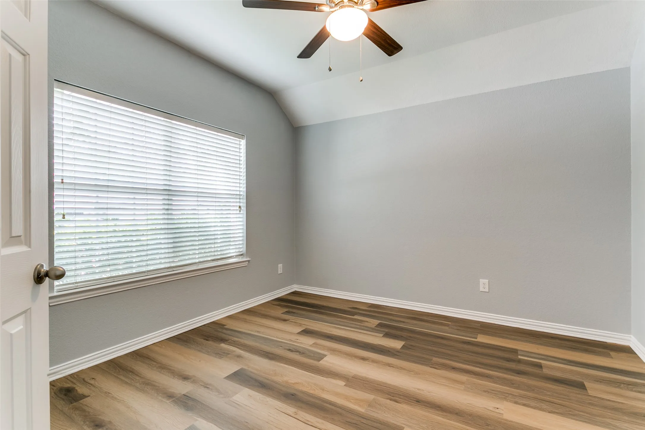 Bedroom/Office/Flex Space