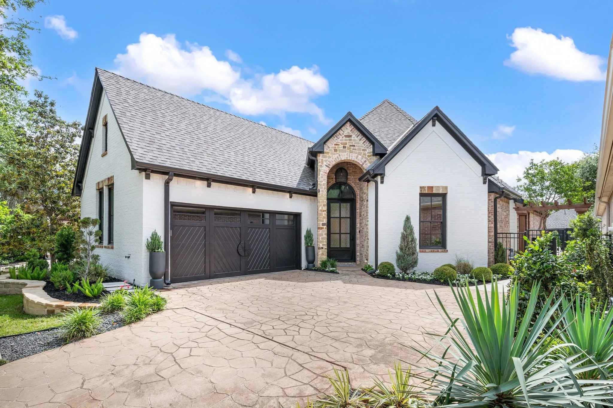 Single Family Residence For Sale in Tarrant County , 631 Chandon Court, Southlake, Texas 76092, 3 Bedroom, 3 Bathroom, 2 Garage spaces, 2,225 Sqft, built in 1996, mls#21274621, Real Estate Agent in Southlake, Homes For Sale in Tarrant county, Homes For Sale in Southlake, Realtor in Southlake Texas, Real Estate Brokerage Independent Realty Texas, Luminita Cordes Realtor