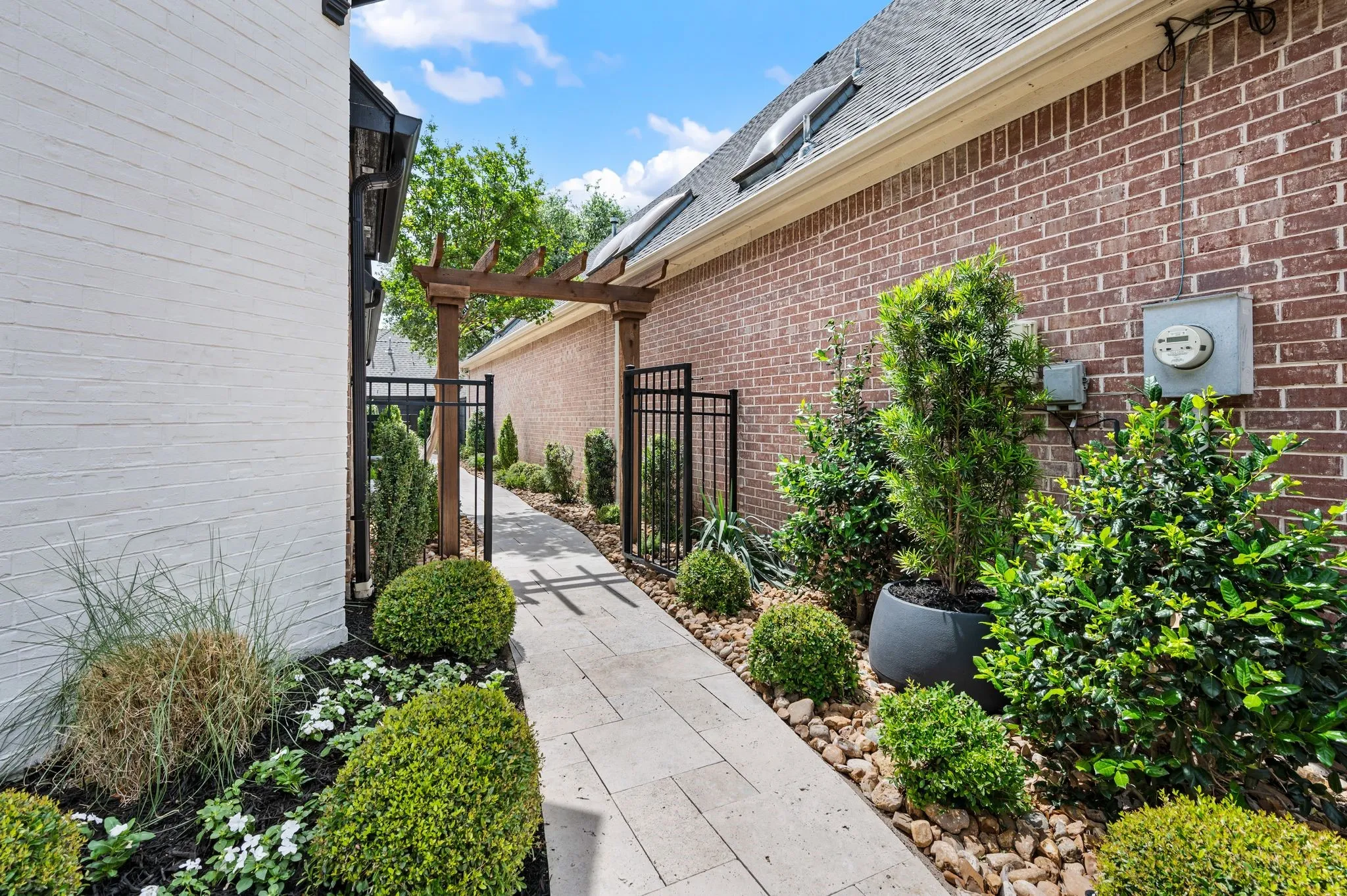 Single Family Residence For Sale in Tarrant County , 631 Chandon Court, Southlake, Texas 76092, 3 Bedroom, 3 Bathroom, 2 Garage spaces, 2,225 Sqft, built in 1996, mls#21274621, Real Estate Agent in Southlake, Homes For Sale in Tarrant county, Homes For Sale in Southlake, Realtor in Southlake Texas, Real Estate Brokerage Independent Realty Texas, Luminita Cordes Realtor