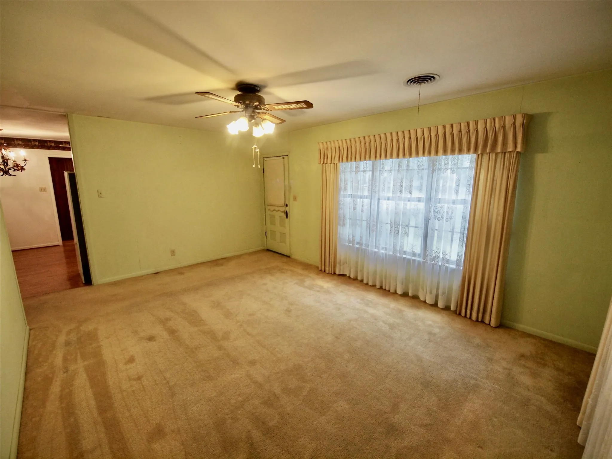 Single Family Residence For Sale in Young County , 804 Kentucky Street, Graham, Texas 76450, 3 Bedroom, 1 Bathroom, Garage spaces, 1,440 Sqft, built in 1960, mls#21274685, Real Estate Agent in Graham, Homes For Sale in Young county, Homes For Sale in Graham, Realtor in Graham Texas, Real Estate Brokerage Independent Realty Texas, Luminita Cordes Realtor