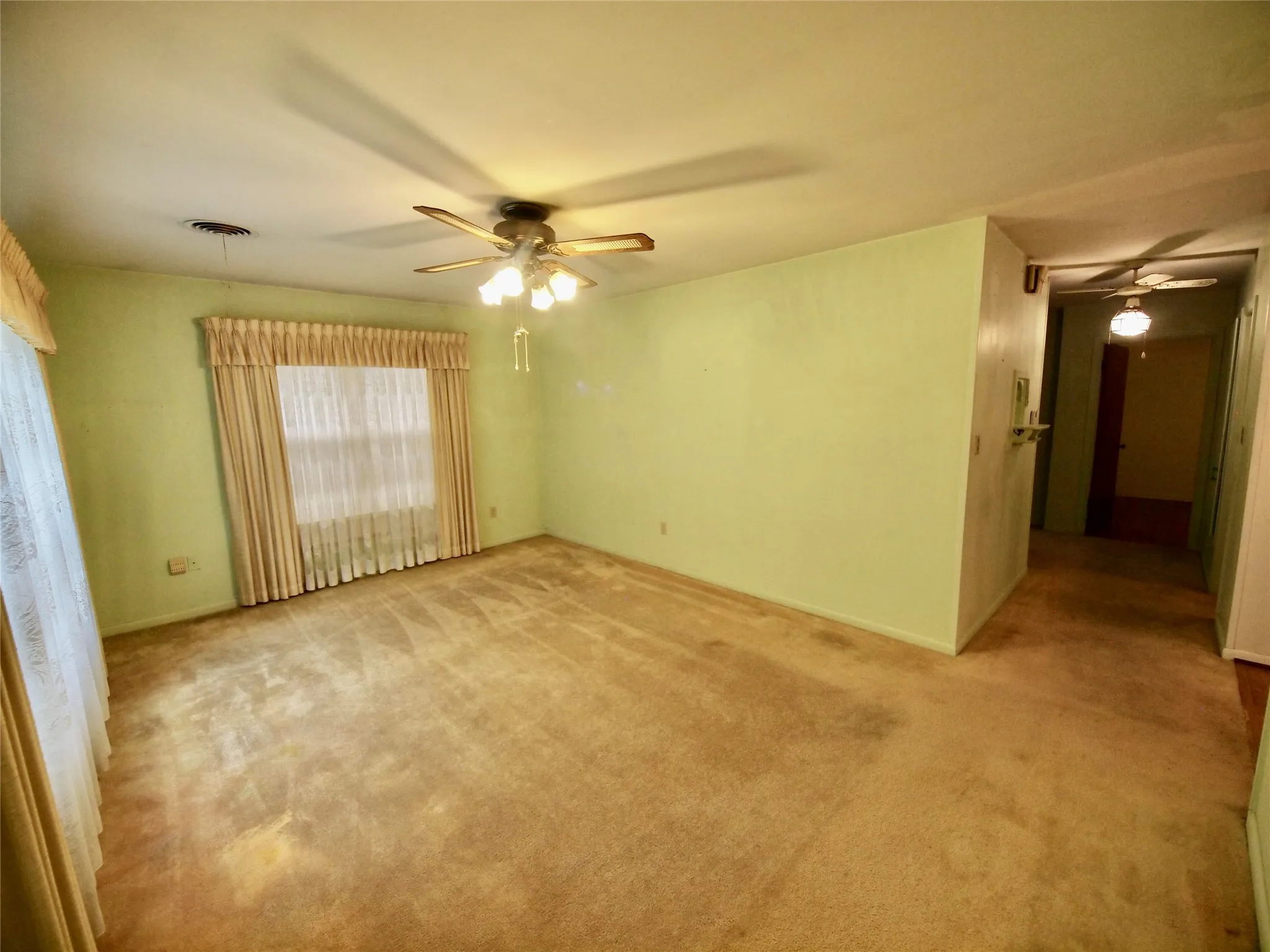 Single Family Residence For Sale in Young County , 804 Kentucky Street, Graham, Texas 76450, 3 Bedroom, 1 Bathroom, Garage spaces, 1,440 Sqft, built in 1960, mls#21274685, Real Estate Agent in Graham, Homes For Sale in Young county, Homes For Sale in Graham, Realtor in Graham Texas, Real Estate Brokerage Independent Realty Texas, Luminita Cordes Realtor
