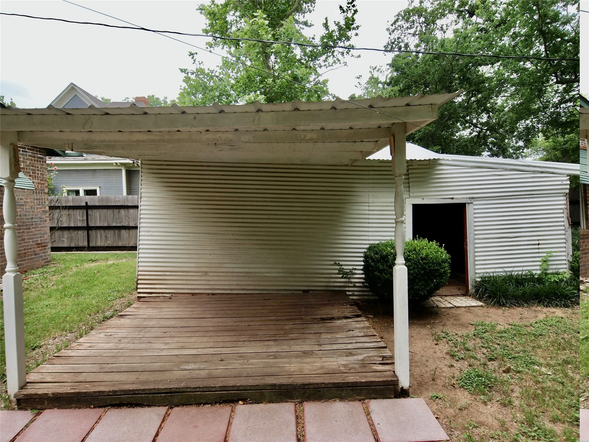 Single Family Residence For Sale in Young County , 804 Kentucky Street, Graham, Texas 76450, 3 Bedroom, 1 Bathroom, Garage spaces, 1,440 Sqft, built in 1960, mls#21274685, Real Estate Agent in Graham, Homes For Sale in Young county, Homes For Sale in Graham, Realtor in Graham Texas, Real Estate Brokerage Independent Realty Texas, Luminita Cordes Realtor