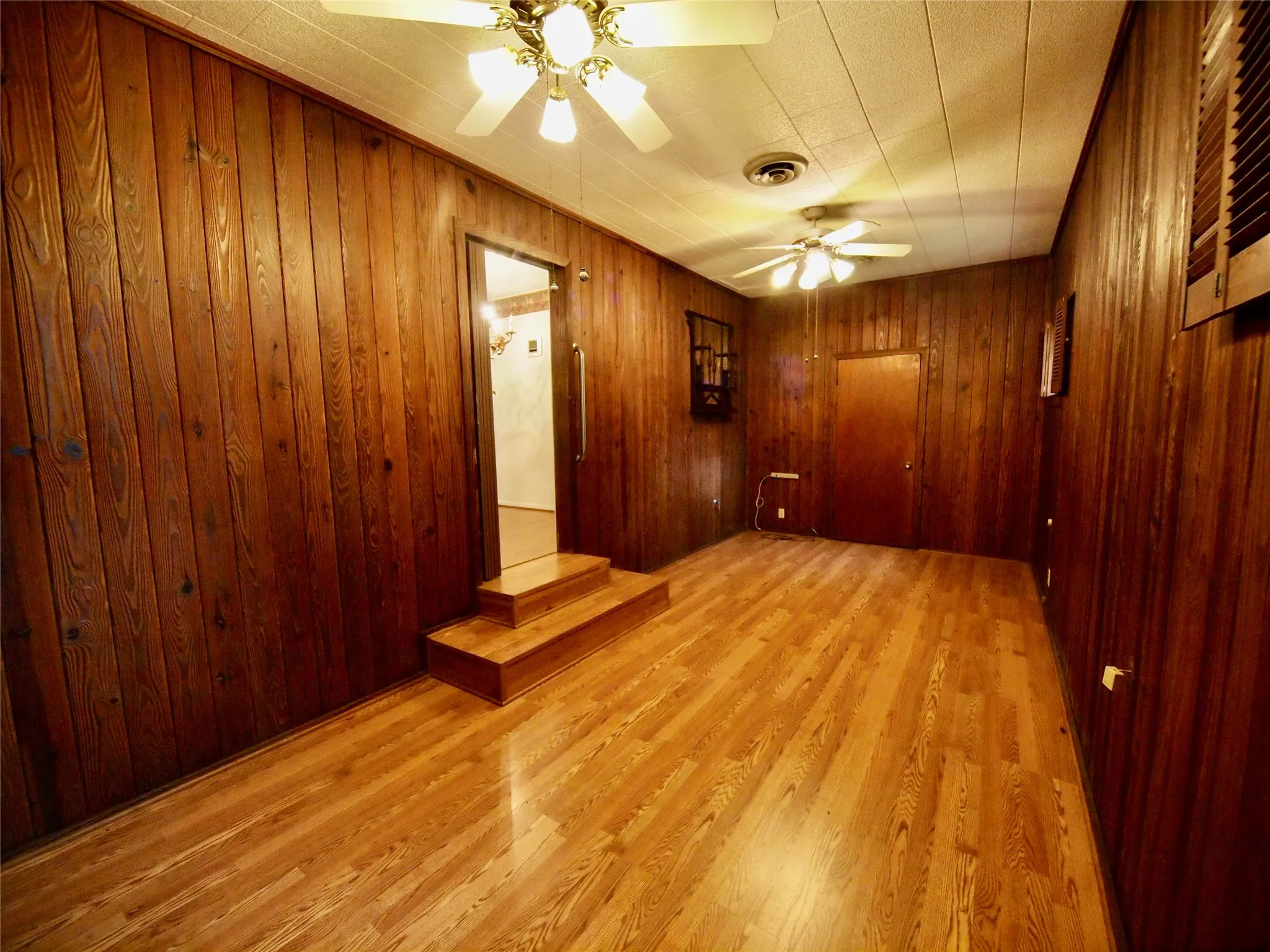 Single Family Residence For Sale in Young County , 804 Kentucky Street, Graham, Texas 76450, 3 Bedroom, 1 Bathroom, Garage spaces, 1,440 Sqft, built in 1960, mls#21274685, Real Estate Agent in Graham, Homes For Sale in Young county, Homes For Sale in Graham, Realtor in Graham Texas, Real Estate Brokerage Independent Realty Texas, Luminita Cordes Realtor
