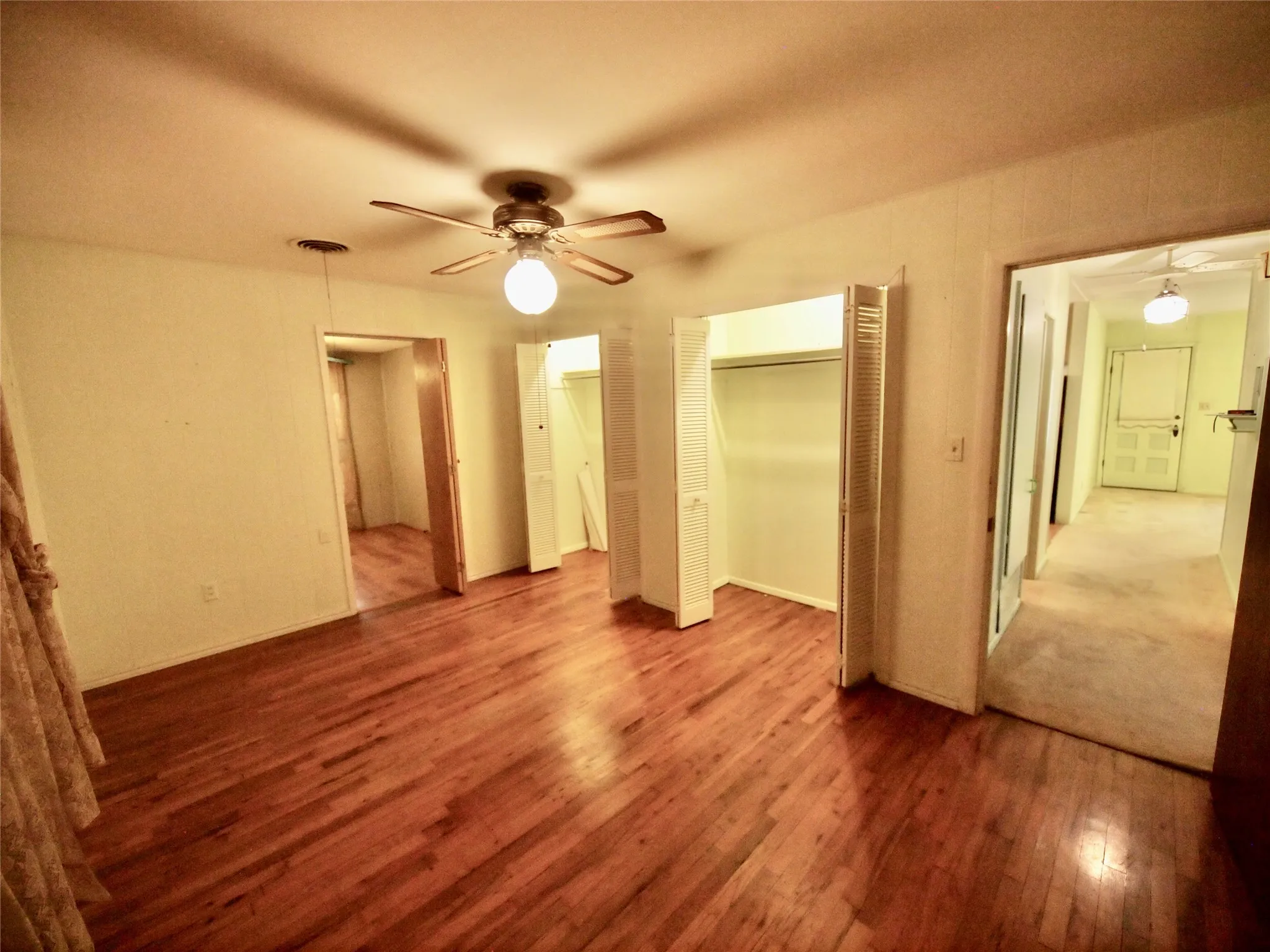 Single Family Residence For Sale in Young County , 804 Kentucky Street, Graham, Texas 76450, 3 Bedroom, 1 Bathroom, Garage spaces, 1,440 Sqft, built in 1960, mls#21274685, Real Estate Agent in Graham, Homes For Sale in Young county, Homes For Sale in Graham, Realtor in Graham Texas, Real Estate Brokerage Independent Realty Texas, Luminita Cordes Realtor