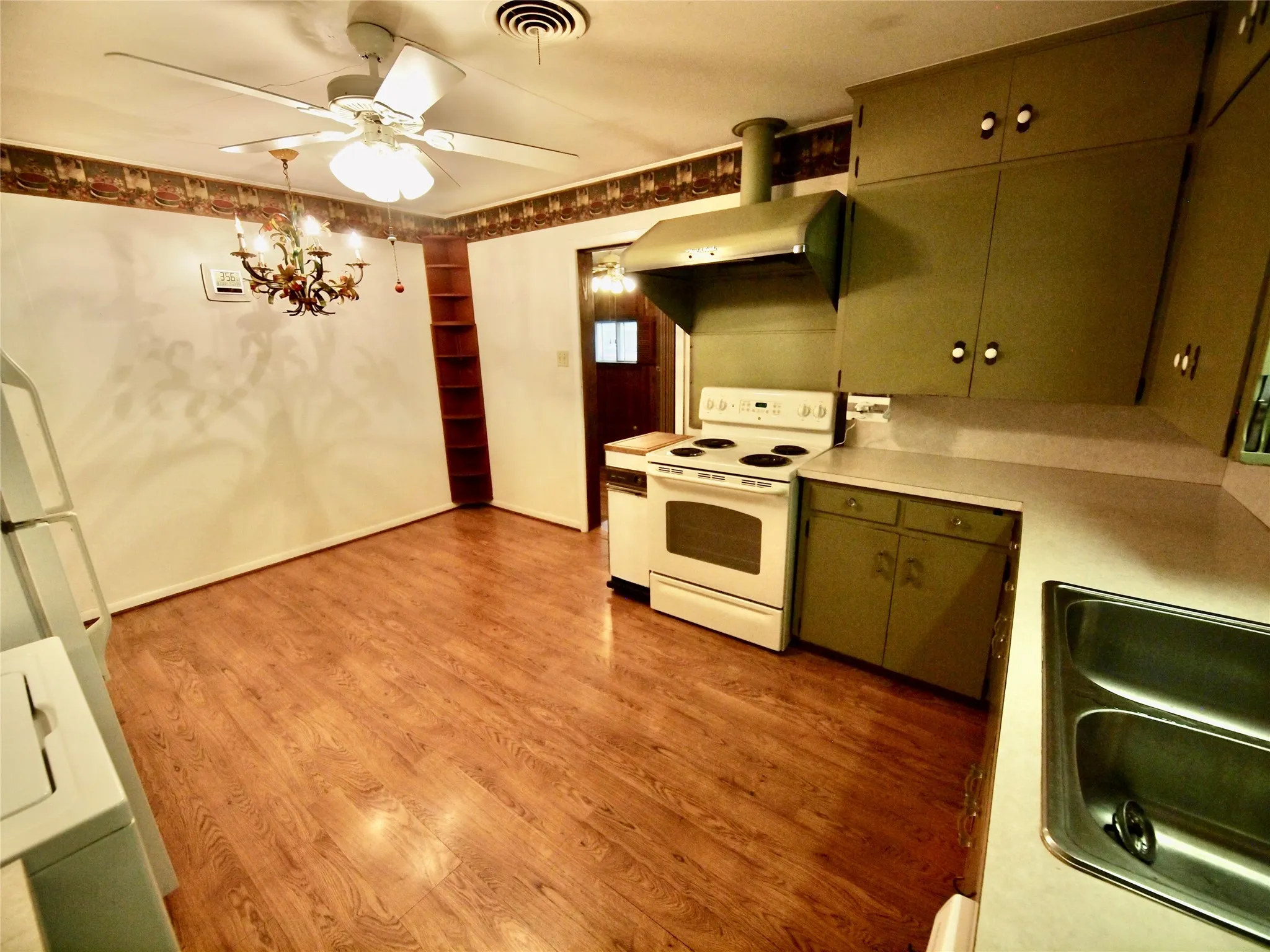 Single Family Residence For Sale in Young County , 804 Kentucky Street, Graham, Texas 76450, 3 Bedroom, 1 Bathroom, Garage spaces, 1,440 Sqft, built in 1960, mls#21274685, Real Estate Agent in Graham, Homes For Sale in Young county, Homes For Sale in Graham, Realtor in Graham Texas, Real Estate Brokerage Independent Realty Texas, Luminita Cordes Realtor