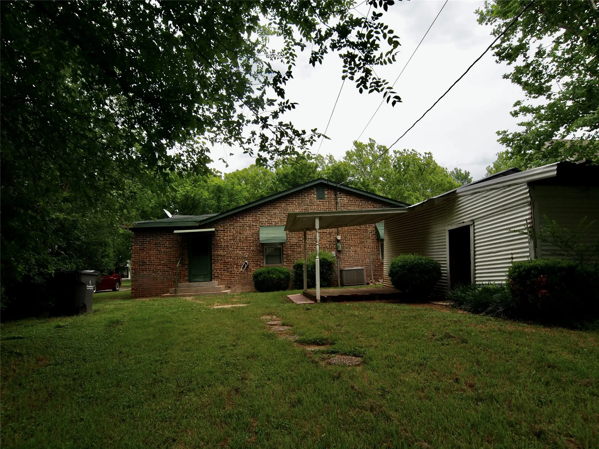 Single Family Residence For Sale in Young County , 804 Kentucky Street, Graham, Texas 76450, 3 Bedroom, 1 Bathroom, Garage spaces, 1,440 Sqft, built in 1960, mls#21274685, Real Estate Agent in Graham, Homes For Sale in Young county, Homes For Sale in Graham, Realtor in Graham Texas, Real Estate Brokerage Independent Realty Texas, Luminita Cordes Realtor