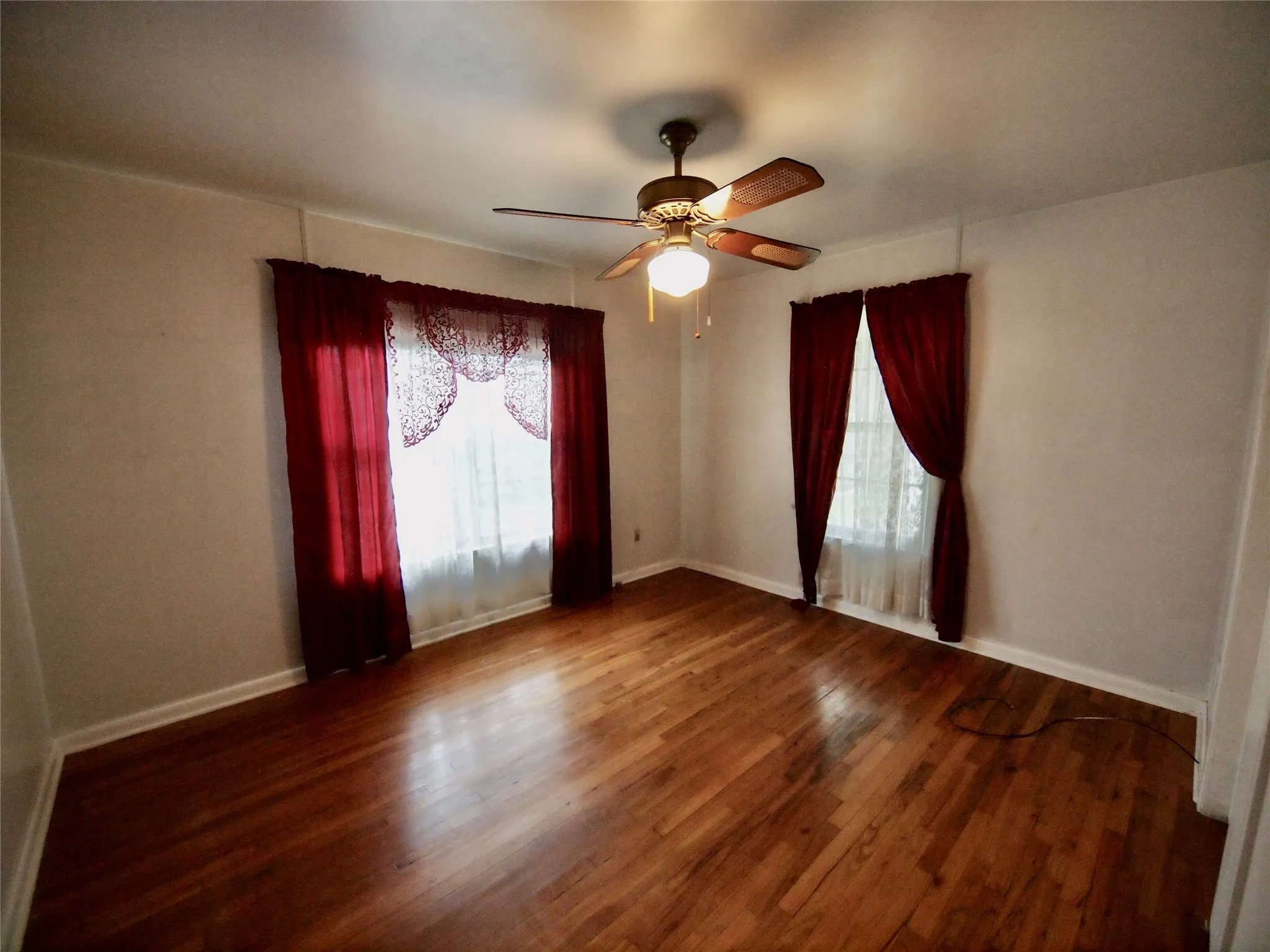 Single Family Residence For Sale in Young County , 804 Kentucky Street, Graham, Texas 76450, 3 Bedroom, 1 Bathroom, Garage spaces, 1,440 Sqft, built in 1960, mls#21274685, Real Estate Agent in Graham, Homes For Sale in Young county, Homes For Sale in Graham, Realtor in Graham Texas, Real Estate Brokerage Independent Realty Texas, Luminita Cordes Realtor