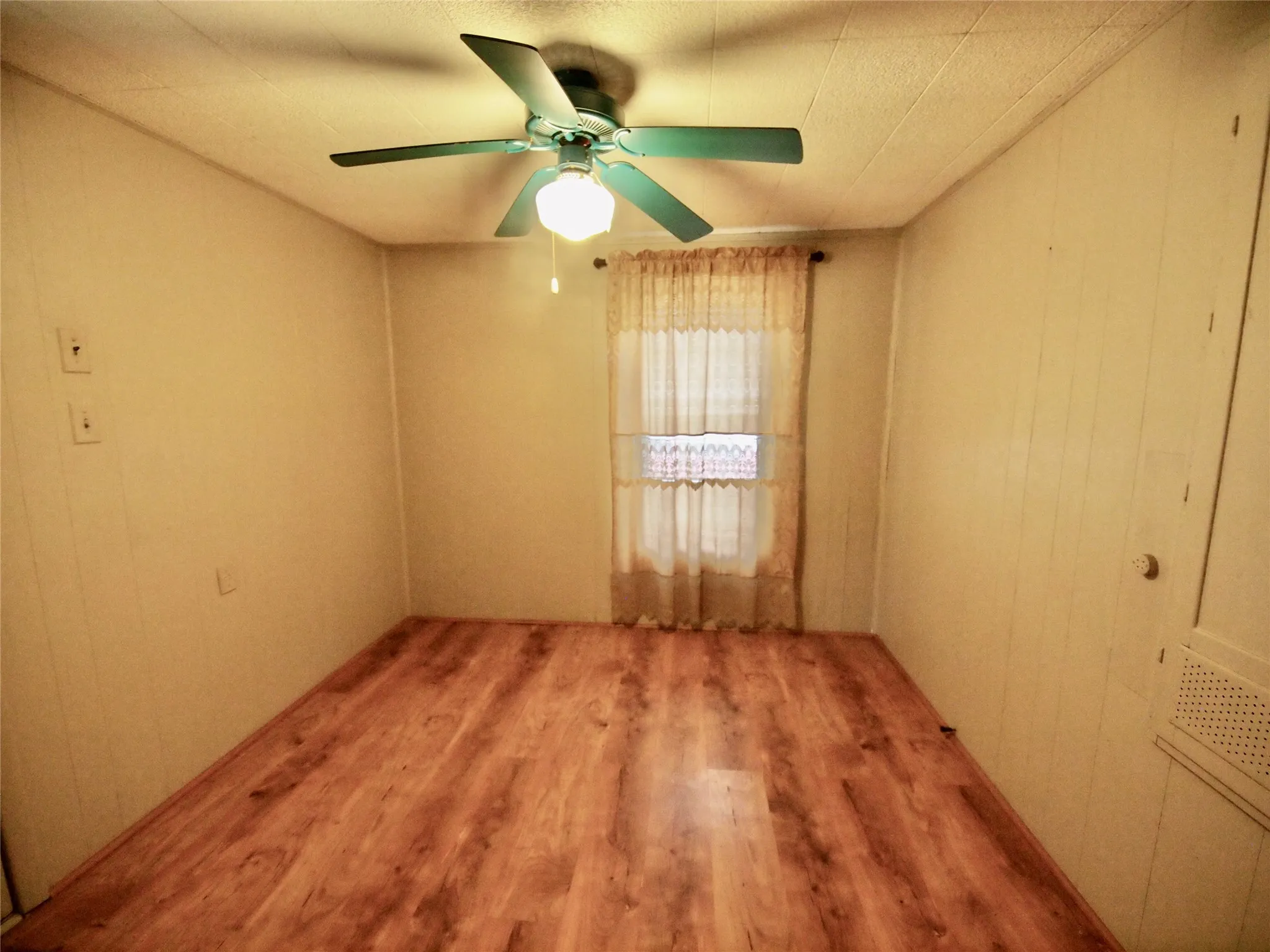 Single Family Residence For Sale in Young County , 804 Kentucky Street, Graham, Texas 76450, 3 Bedroom, 1 Bathroom, Garage spaces, 1,440 Sqft, built in 1960, mls#21274685, Real Estate Agent in Graham, Homes For Sale in Young county, Homes For Sale in Graham, Realtor in Graham Texas, Real Estate Brokerage Independent Realty Texas, Luminita Cordes Realtor
