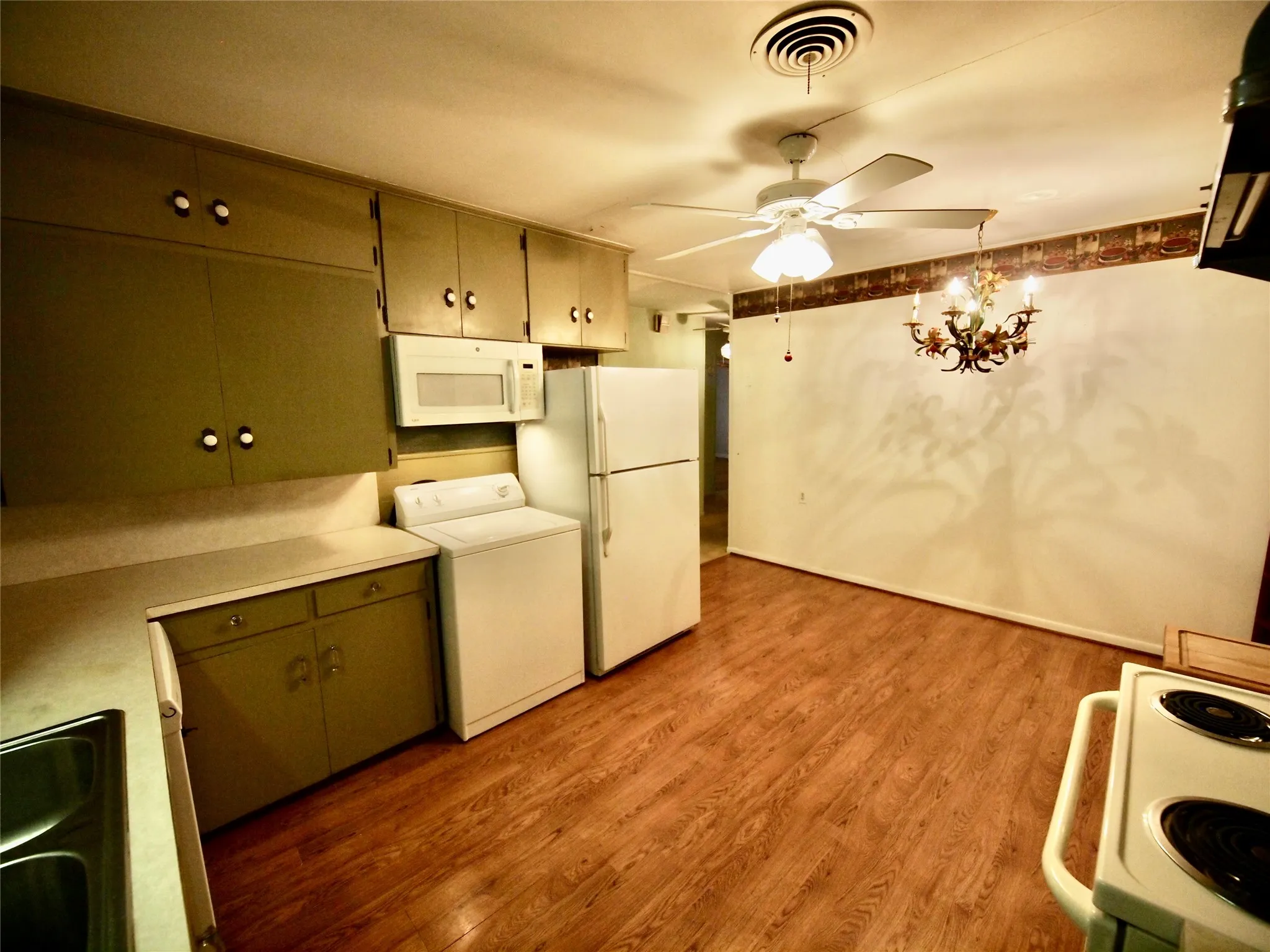 Single Family Residence For Sale in Young County , 804 Kentucky Street, Graham, Texas 76450, 3 Bedroom, 1 Bathroom, Garage spaces, 1,440 Sqft, built in 1960, mls#21274685, Real Estate Agent in Graham, Homes For Sale in Young county, Homes For Sale in Graham, Realtor in Graham Texas, Real Estate Brokerage Independent Realty Texas, Luminita Cordes Realtor