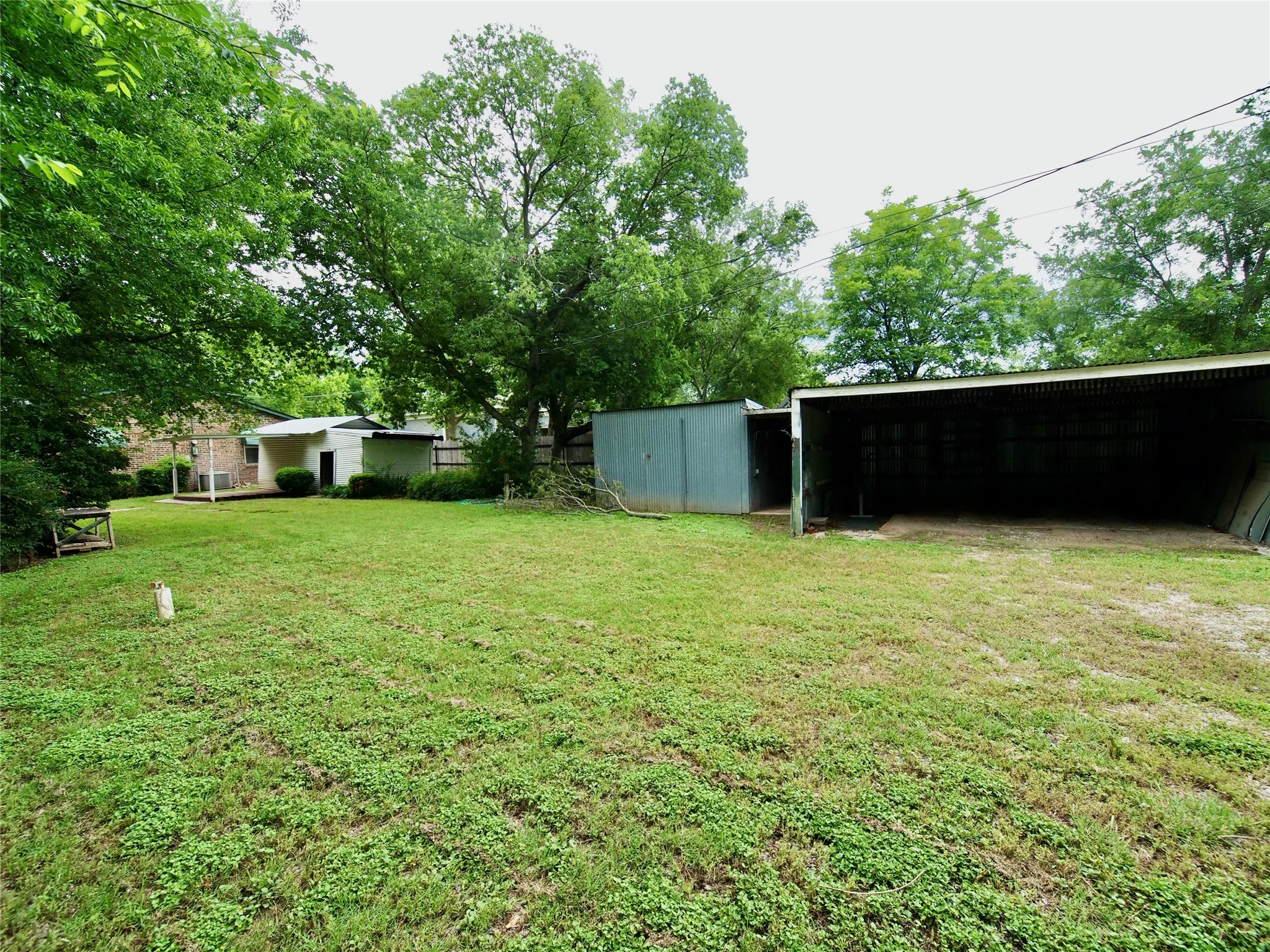 Single Family Residence For Sale in Young County , 804 Kentucky Street, Graham, Texas 76450, 3 Bedroom, 1 Bathroom, Garage spaces, 1,440 Sqft, built in 1960, mls#21274685, Real Estate Agent in Graham, Homes For Sale in Young county, Homes For Sale in Graham, Realtor in Graham Texas, Real Estate Brokerage Independent Realty Texas, Luminita Cordes Realtor