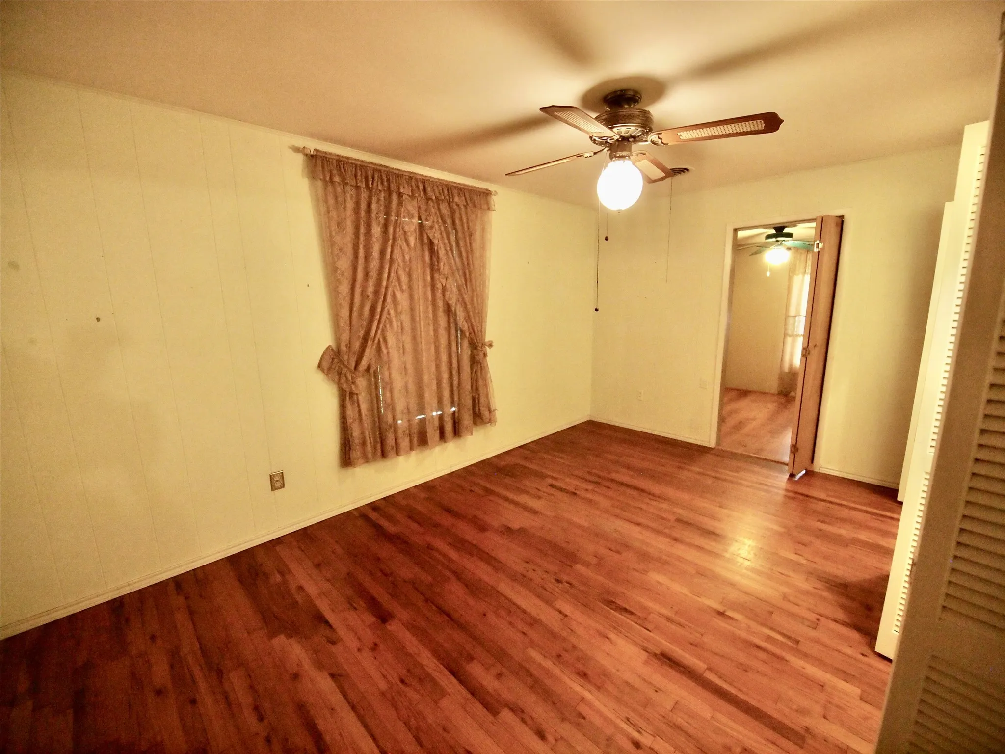 Single Family Residence For Sale in Young County , 804 Kentucky Street, Graham, Texas 76450, 3 Bedroom, 1 Bathroom, Garage spaces, 1,440 Sqft, built in 1960, mls#21274685, Real Estate Agent in Graham, Homes For Sale in Young county, Homes For Sale in Graham, Realtor in Graham Texas, Real Estate Brokerage Independent Realty Texas, Luminita Cordes Realtor