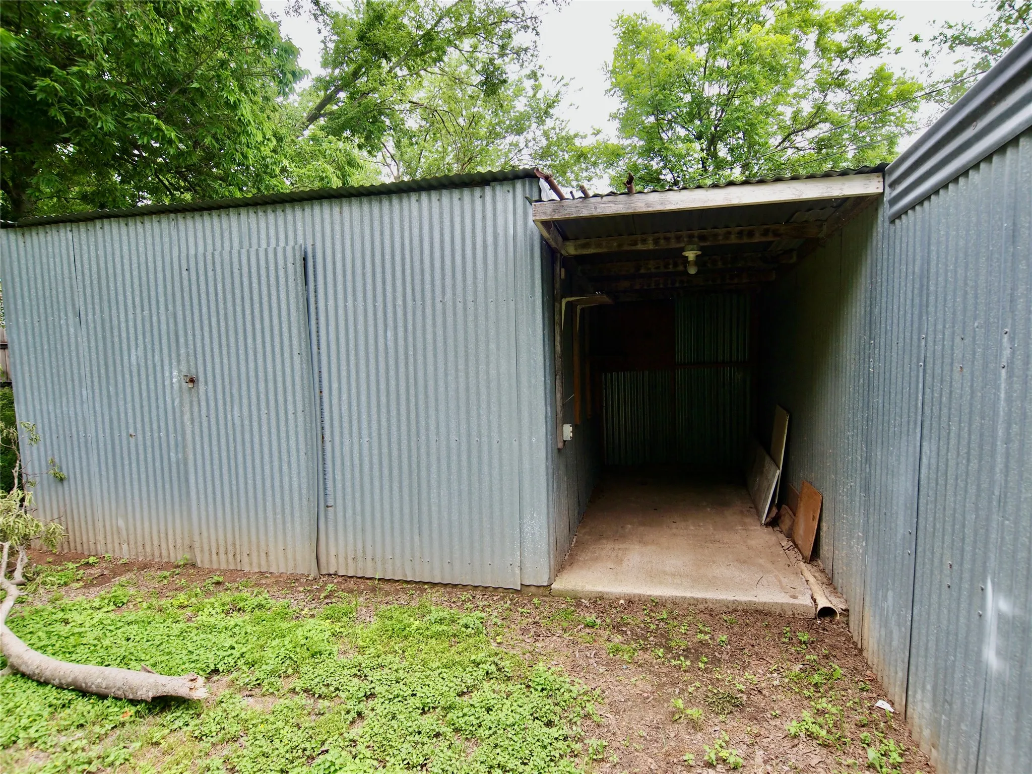 Single Family Residence For Sale in Young County , 804 Kentucky Street, Graham, Texas 76450, 3 Bedroom, 1 Bathroom, Garage spaces, 1,440 Sqft, built in 1960, mls#21274685, Real Estate Agent in Graham, Homes For Sale in Young county, Homes For Sale in Graham, Realtor in Graham Texas, Real Estate Brokerage Independent Realty Texas, Luminita Cordes Realtor