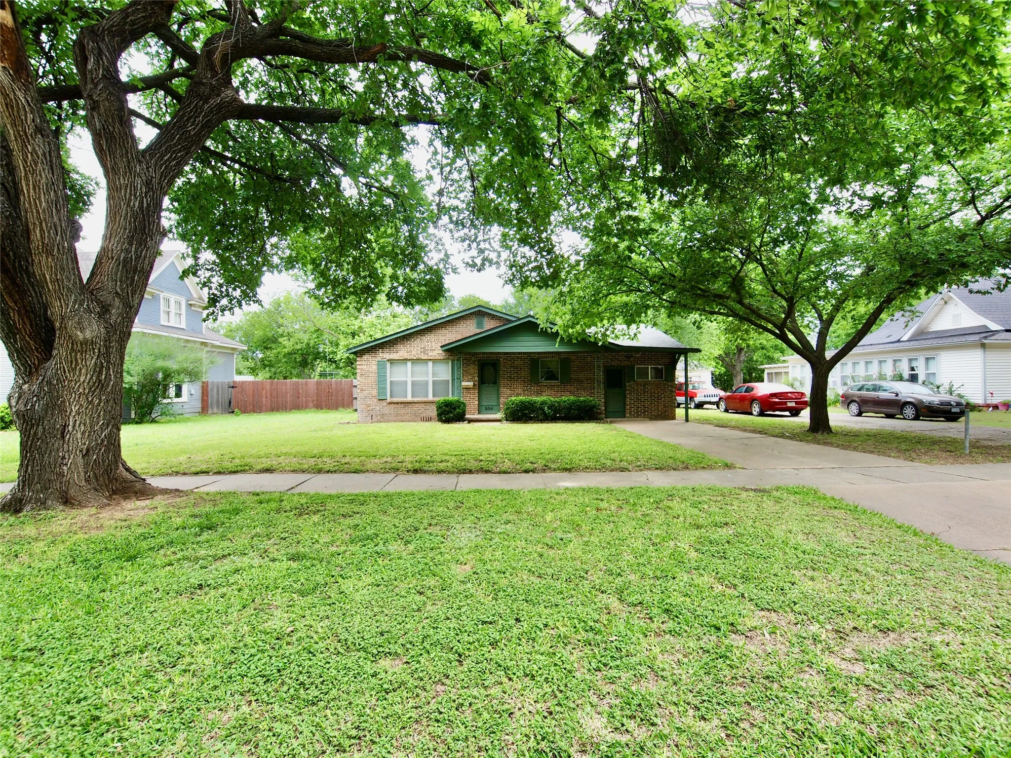 Single Family Residence For Sale in Young County , 804 Kentucky Street, Graham, Texas 76450, 3 Bedroom, 1 Bathroom, Garage spaces, 1,440 Sqft, built in 1960, mls#21274685, Real Estate Agent in Graham, Homes For Sale in Young county, Homes For Sale in Graham, Realtor in Graham Texas, Real Estate Brokerage Independent Realty Texas, Luminita Cordes Realtor