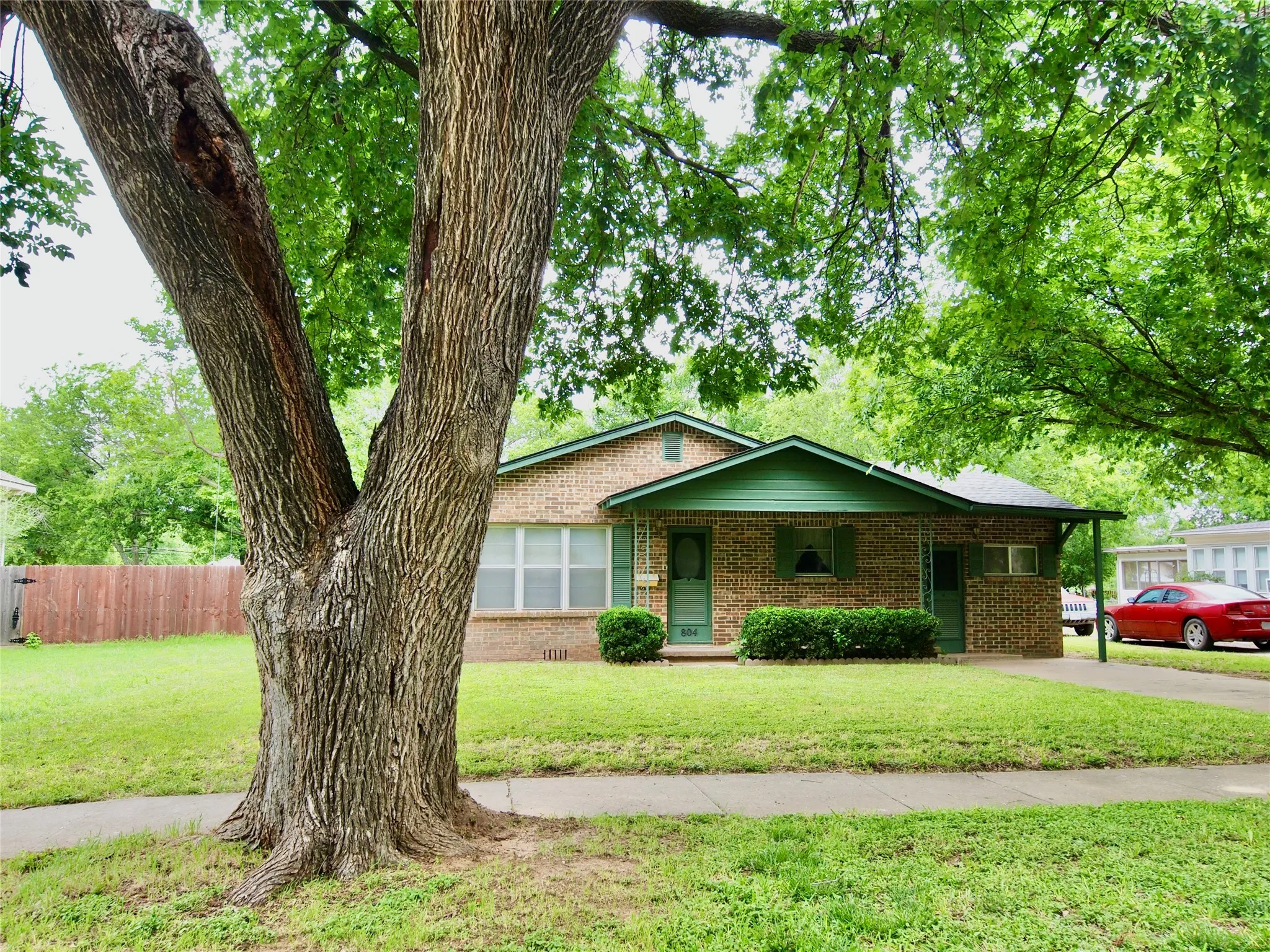 Single Family Residence For Sale in Young County , 804 Kentucky Street, Graham, Texas 76450, 3 Bedroom, 1 Bathroom, Garage spaces, 1,440 Sqft, built in 1960, mls#21274685, Real Estate Agent in Graham, Homes For Sale in Young county, Homes For Sale in Graham, Realtor in Graham Texas, Real Estate Brokerage Independent Realty Texas, Luminita Cordes Realtor