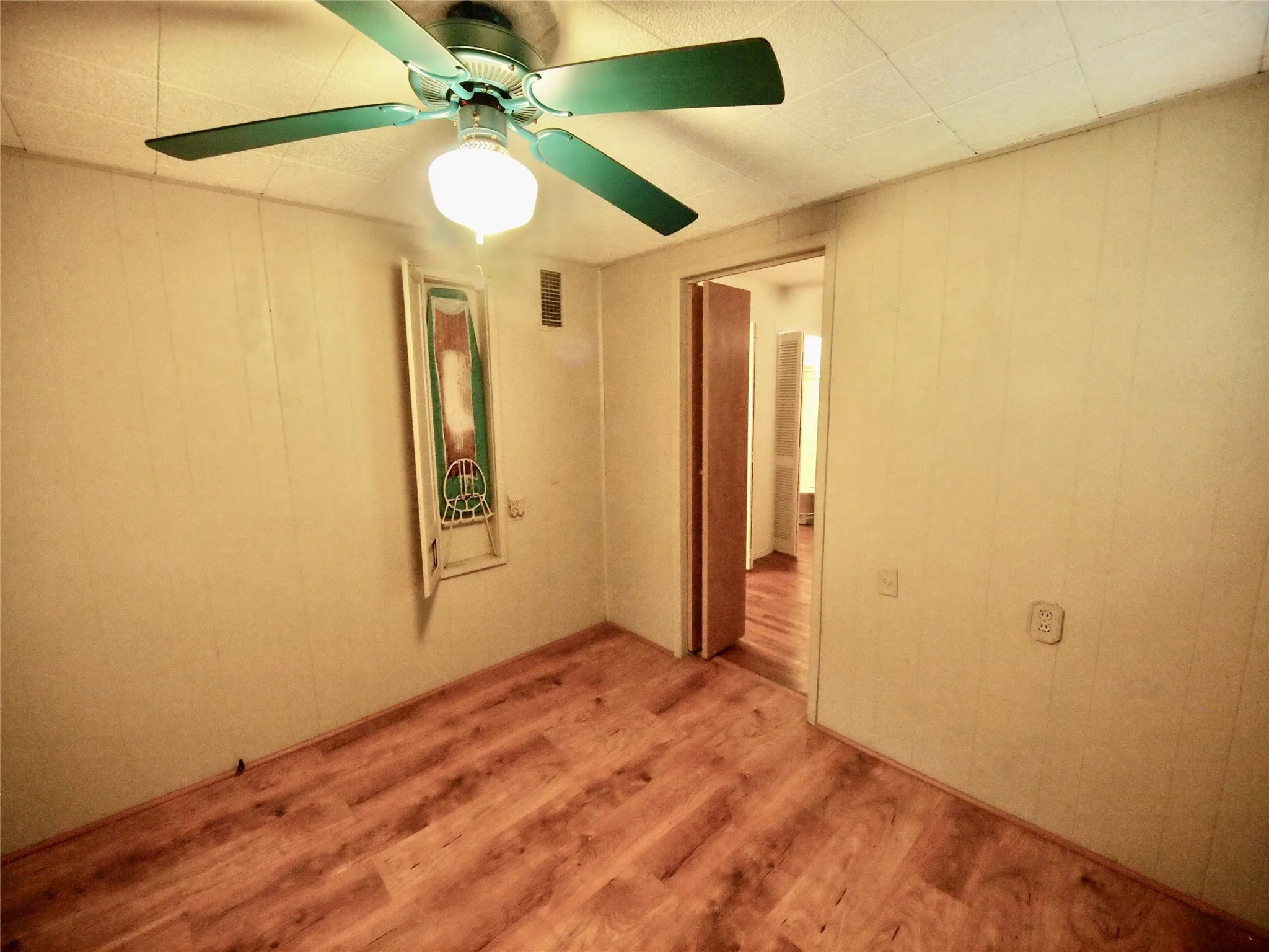 Single Family Residence For Sale in Young County , 804 Kentucky Street, Graham, Texas 76450, 3 Bedroom, 1 Bathroom, Garage spaces, 1,440 Sqft, built in 1960, mls#21274685, Real Estate Agent in Graham, Homes For Sale in Young county, Homes For Sale in Graham, Realtor in Graham Texas, Real Estate Brokerage Independent Realty Texas, Luminita Cordes Realtor