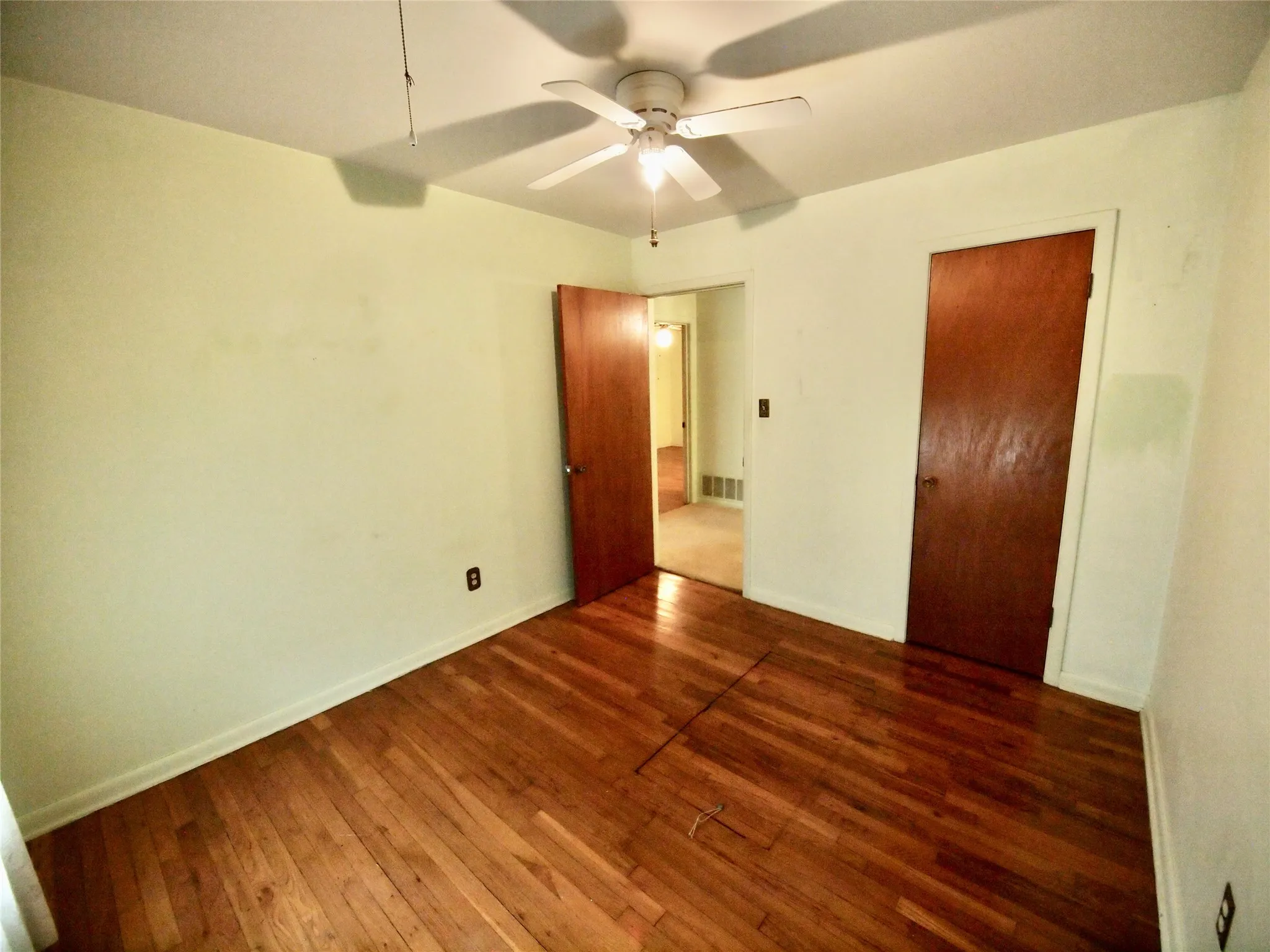 Single Family Residence For Sale in Young County , 804 Kentucky Street, Graham, Texas 76450, 3 Bedroom, 1 Bathroom, Garage spaces, 1,440 Sqft, built in 1960, mls#21274685, Real Estate Agent in Graham, Homes For Sale in Young county, Homes For Sale in Graham, Realtor in Graham Texas, Real Estate Brokerage Independent Realty Texas, Luminita Cordes Realtor