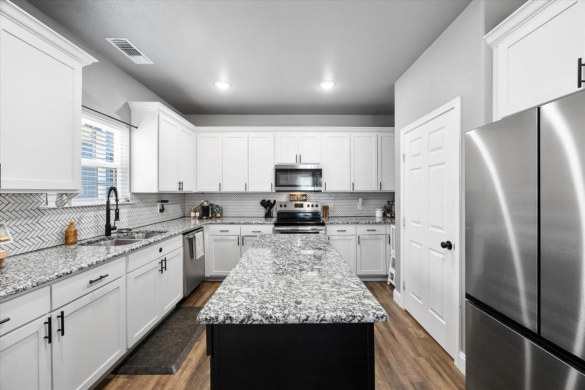 Single Family Residence For Sale in Rains County , 220 Swan Parkway, East Tawakoni, Texas 75472, 4 Bedrooms, 3 Bathrooms, 2 Garage spaces, 2,356 Sqft, built in 2022, Price $349,000, mls#21274688, Real Estate Agent in East Tawakoni, Homes For Sale in Rains county, Homes For Sale in East Tawakoni, Realtor in East Tawakoni Texas, Real Estate Brokerage Independent Realty Texas, Luminita Cordes Realtor