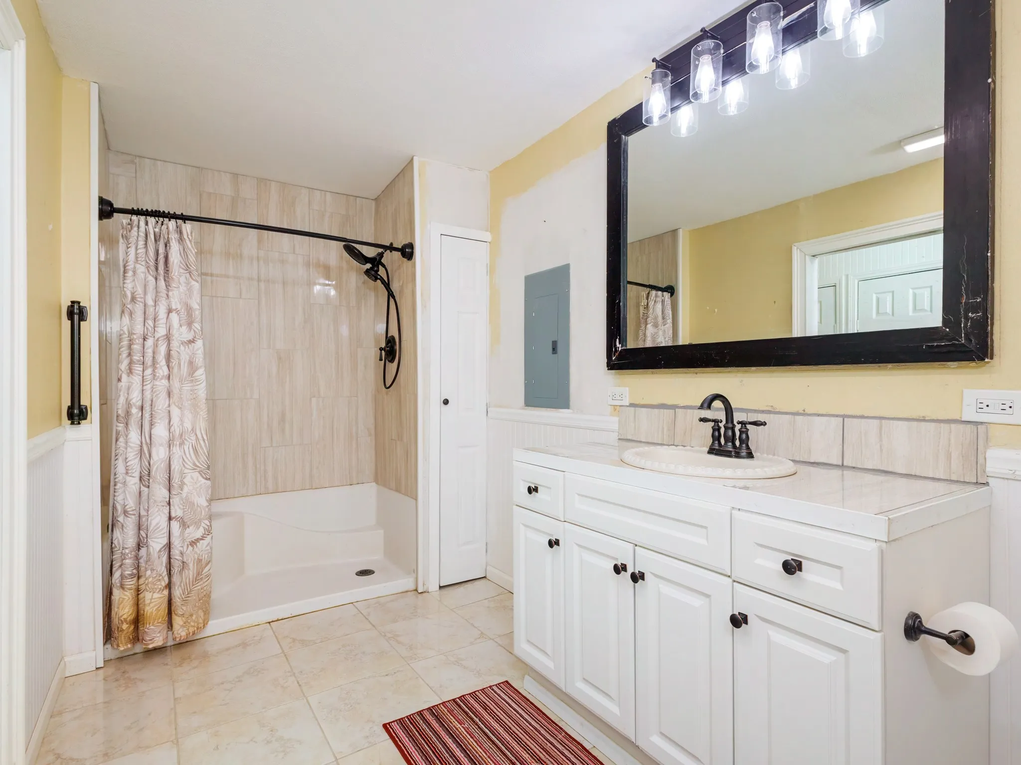 Second bathroom.
