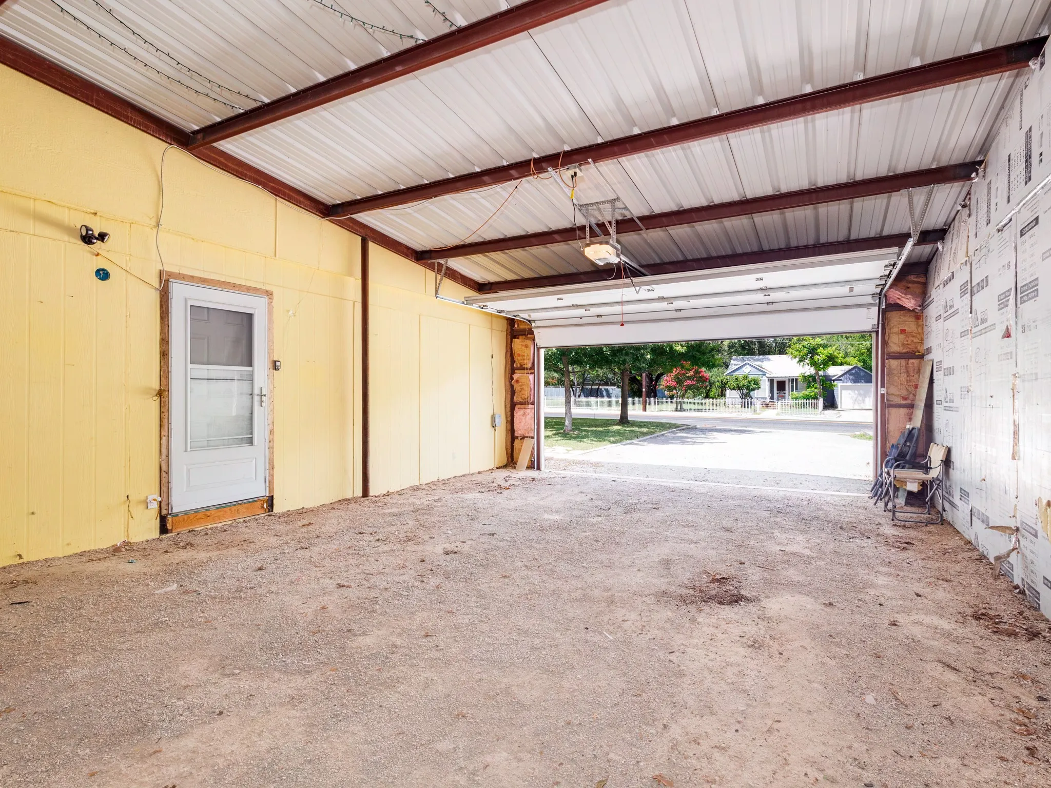 Single Family Residence For Sale in Brown County , 4002 Austin Avenue, Brownwood, Texas 76801, 3 Bedrooms, 2 Bathrooms, 4 Garage spaces, 2,117 Sqft, built in 1973, Price $245,000, mls#21274663, Real Estate Agent in Brownwood, Homes For Sale in Brown county, Homes For Sale in Brownwood, Realtor in Brownwood Texas, Real Estate Brokerage Independent Realty Texas, Luminita Cordes Realtor