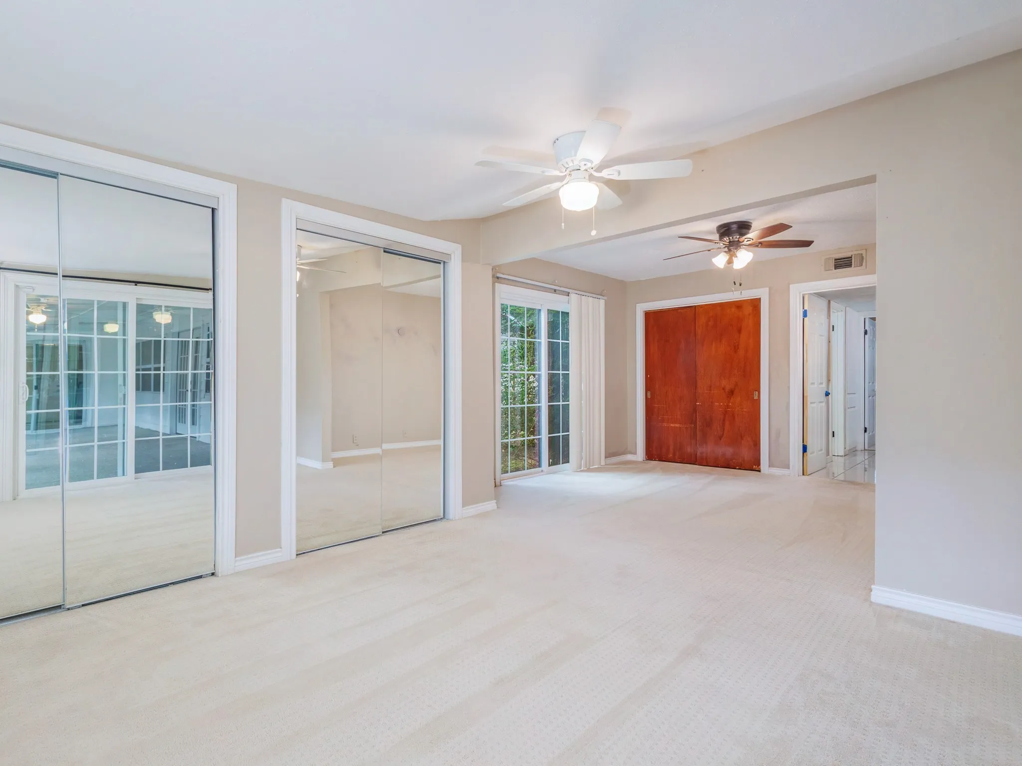 Single Family Residence For Sale in Brown County , 4002 Austin Avenue, Brownwood, Texas 76801, 3 Bedrooms, 2 Bathrooms, 4 Garage spaces, 2,117 Sqft, built in 1973, Price $245,000, mls#21274663, Real Estate Agent in Brownwood, Homes For Sale in Brown county, Homes For Sale in Brownwood, Realtor in Brownwood Texas, Real Estate Brokerage Independent Realty Texas, Luminita Cordes Realtor