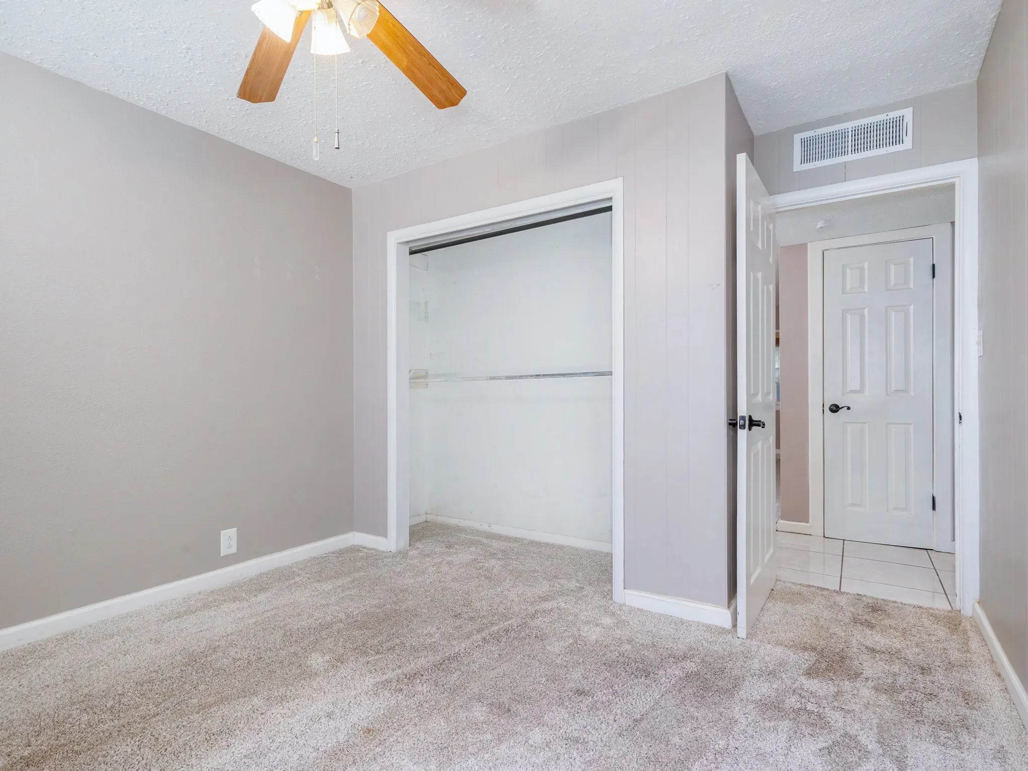Single Family Residence For Sale in Brown County , 4002 Austin Avenue, Brownwood, Texas 76801, 3 Bedrooms, 2 Bathrooms, 4 Garage spaces, 2,117 Sqft, built in 1973, Price $245,000, mls#21274663, Real Estate Agent in Brownwood, Homes For Sale in Brown county, Homes For Sale in Brownwood, Realtor in Brownwood Texas, Real Estate Brokerage Independent Realty Texas, Luminita Cordes Realtor
