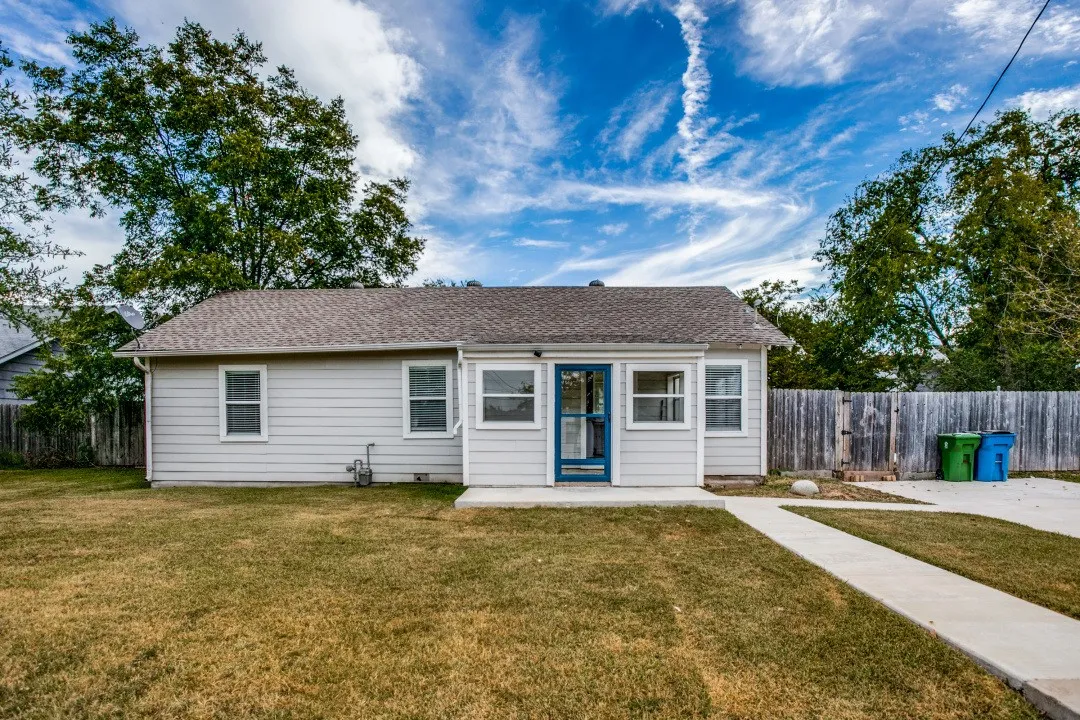 Single Family Residence For Rent in Denton County , 508 N Pine Street, Roanoke, Texas 76262, 3 Bedrooms, 1 Bathroom, Garage spaces, 920 Sqft, built in 1966, Price $2,100, mls#21274697, Real Estate Agent in Roanoke, Homes For Rent in Denton county, Homes For Rent in Roanoke, Realtor in Roanoke Texas, Real Estate Brokerage Independent Realty Texas, Luminita Cordes Realtor