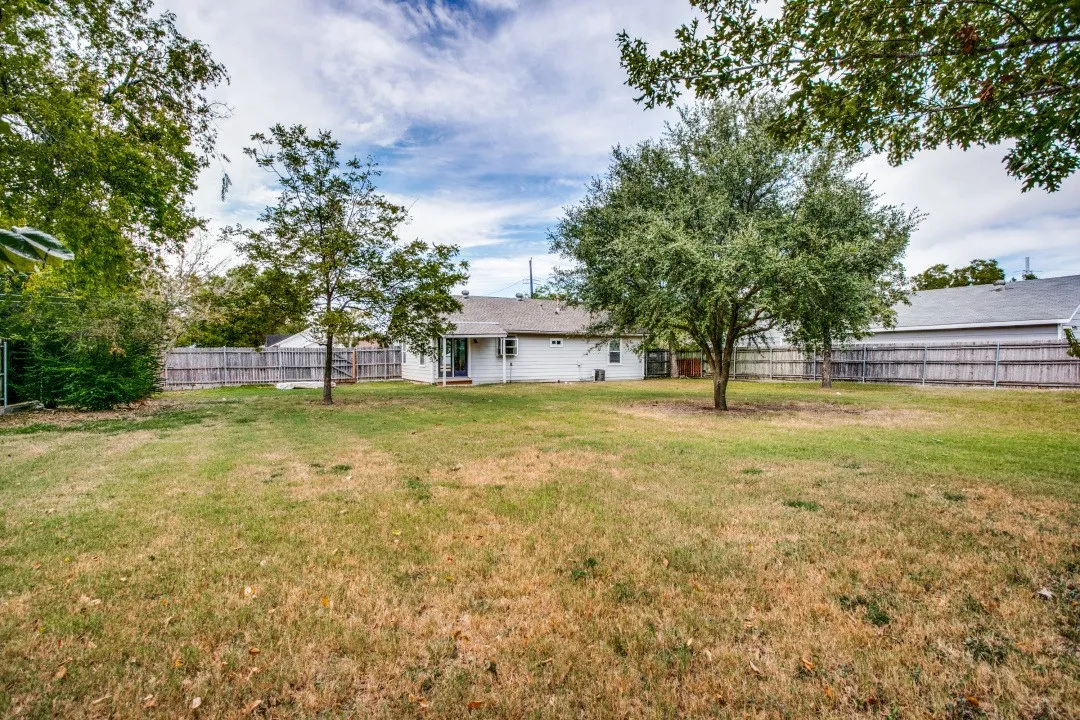 Single Family Residence For Rent in Denton County , 508 N Pine Street, Roanoke, Texas 76262, 3 Bedrooms, 1 Bathroom, Garage spaces, 920 Sqft, built in 1966, Price $2,100, mls#21274697, Real Estate Agent in Roanoke, Homes For Rent in Denton county, Homes For Rent in Roanoke, Realtor in Roanoke Texas, Real Estate Brokerage Independent Realty Texas, Luminita Cordes Realtor