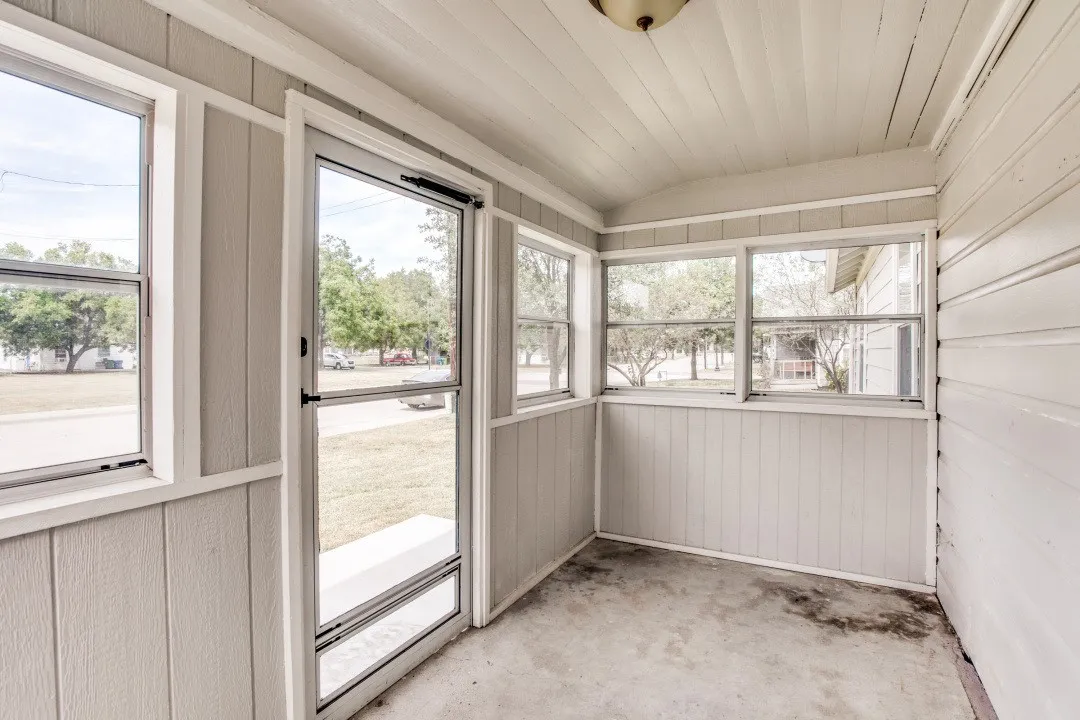 Single Family Residence For Rent in Denton County , 508 N Pine Street, Roanoke, Texas 76262, 3 Bedrooms, 1 Bathroom, Garage spaces, 920 Sqft, built in 1966, Price $2,100, mls#21274697, Real Estate Agent in Roanoke, Homes For Rent in Denton county, Homes For Rent in Roanoke, Realtor in Roanoke Texas, Real Estate Brokerage Independent Realty Texas, Luminita Cordes Realtor