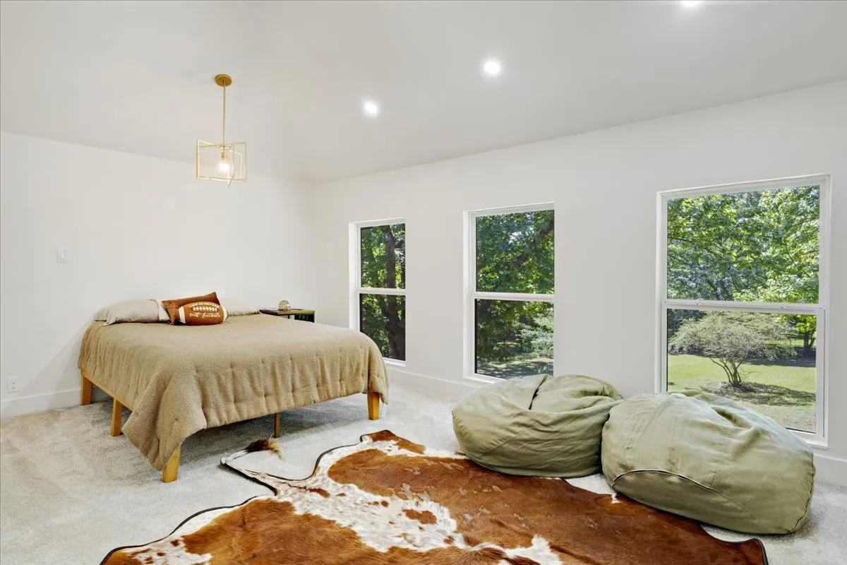 Single Family Residence For Sale in Grayson County , 1000 Yorkshire Drive, Sherman, Texas 75092, 4 Bedroom, 5 Bathroom, 5 Garage spaces, 4,299 Sqft, built in 1950, mls#21273564, Real Estate Agent in Sherman, Homes For Sale in Grayson county, Homes For Sale in Sherman, Realtor in Sherman Texas, Real Estate Brokerage Independent Realty Texas, Luminita Cordes Realtor